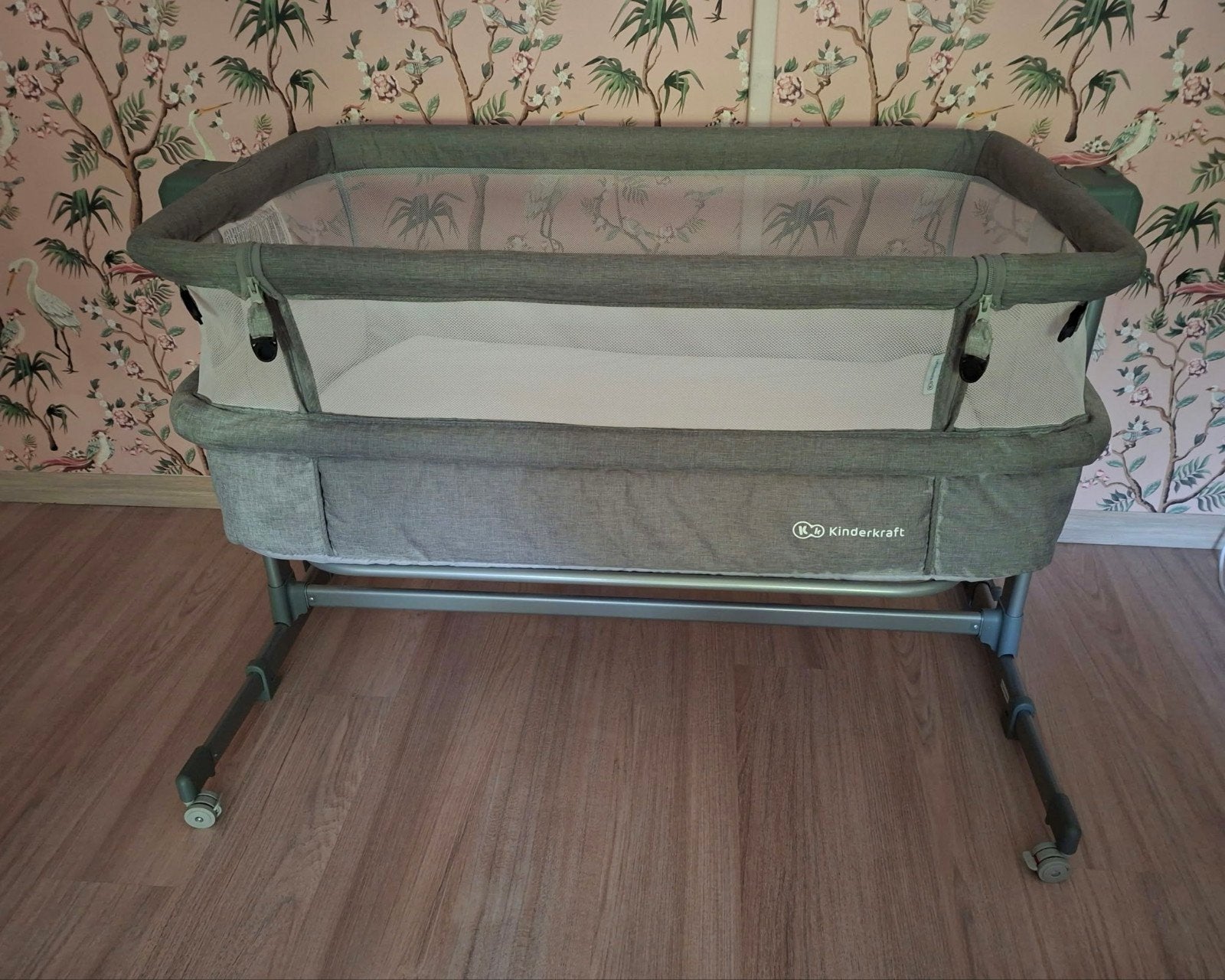 Aangeboden in nieuwstaat Kidskraft co-sleeper, Ophalen, Zo goed als nieuw, Wieg