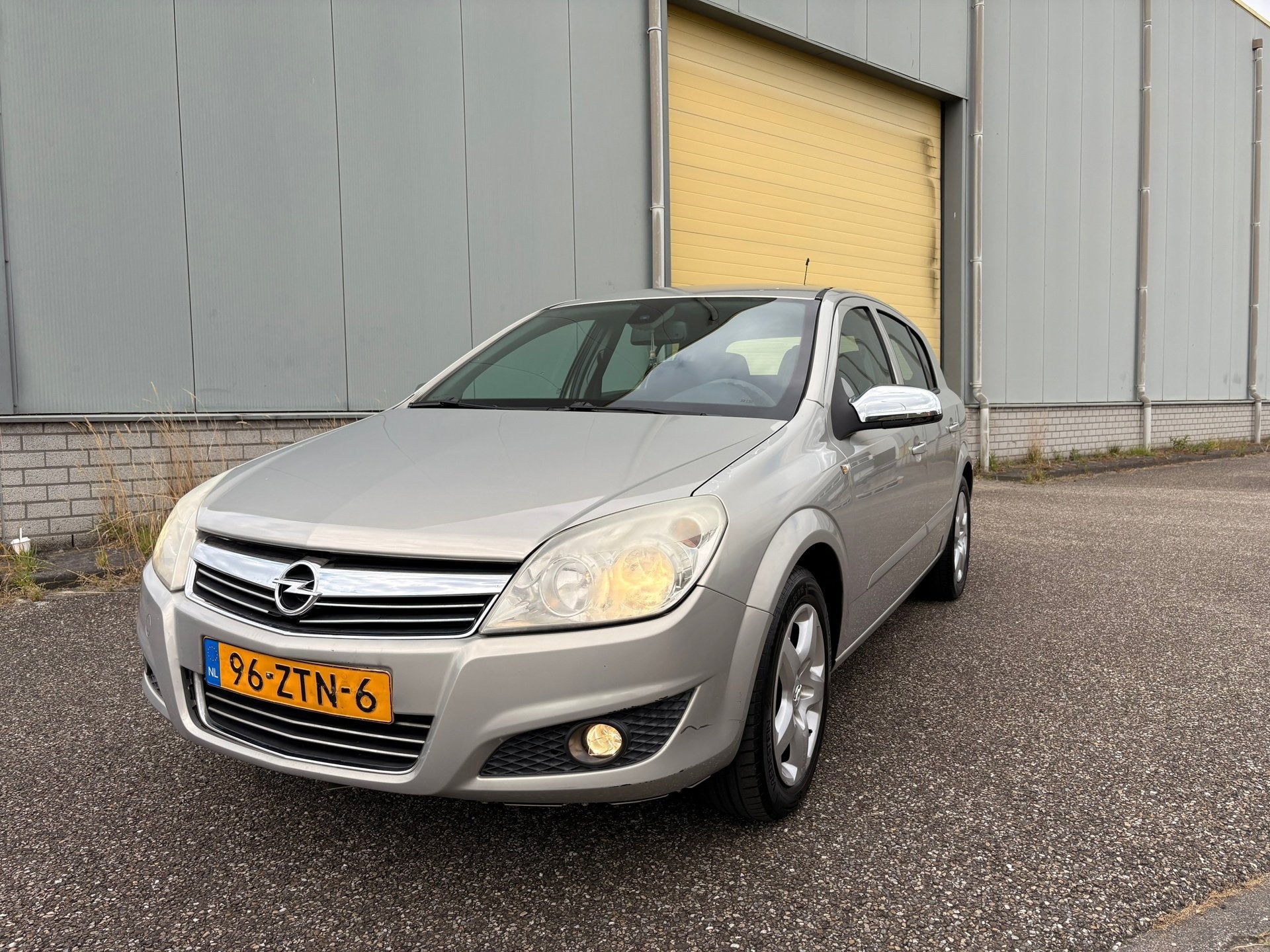 Opel Astra 1.6 Essentia, Voorwielaandrijving, Gebruikt, Zwart, 4 cilinders