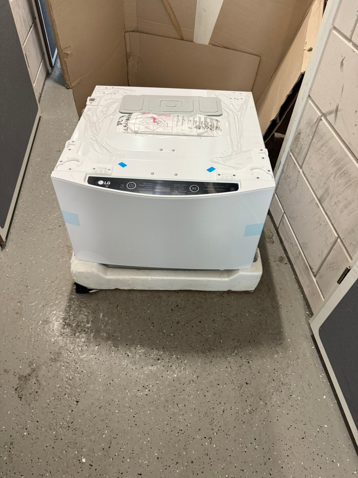 Lg Mini wasmachine nieuw in doos, Witgoed en Apparatuur, 8 tot 10 kg, Ophalen of Verzenden, 85 tot 90 cm, 1600 toeren of meer