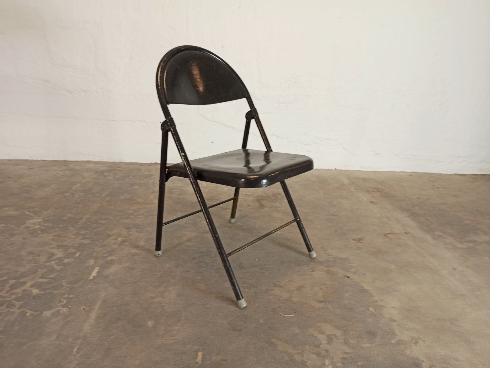 Vintage metalen klapstoel, zwart, Huis en Inrichting, Stoelen, Ophalen, Tweedehands, Metaal, Eén