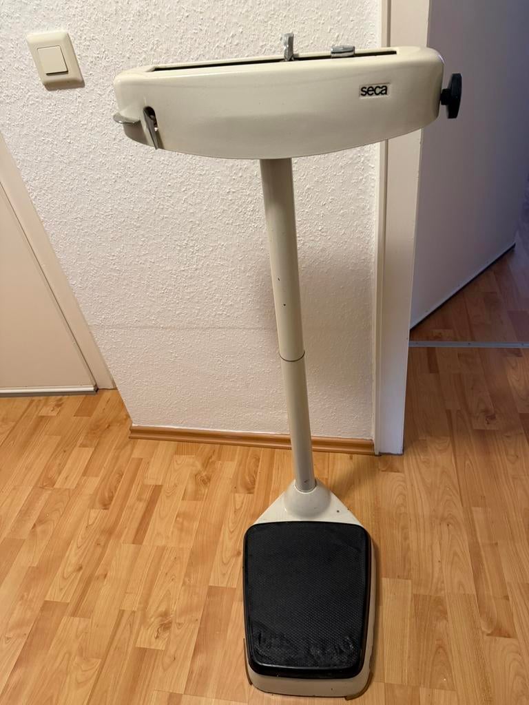 Oude Seca dokters weegschaal, Witgoed en Apparatuur, Weegschalen, Ophalen, Gebruikt, Analoog, 100 kg of meer