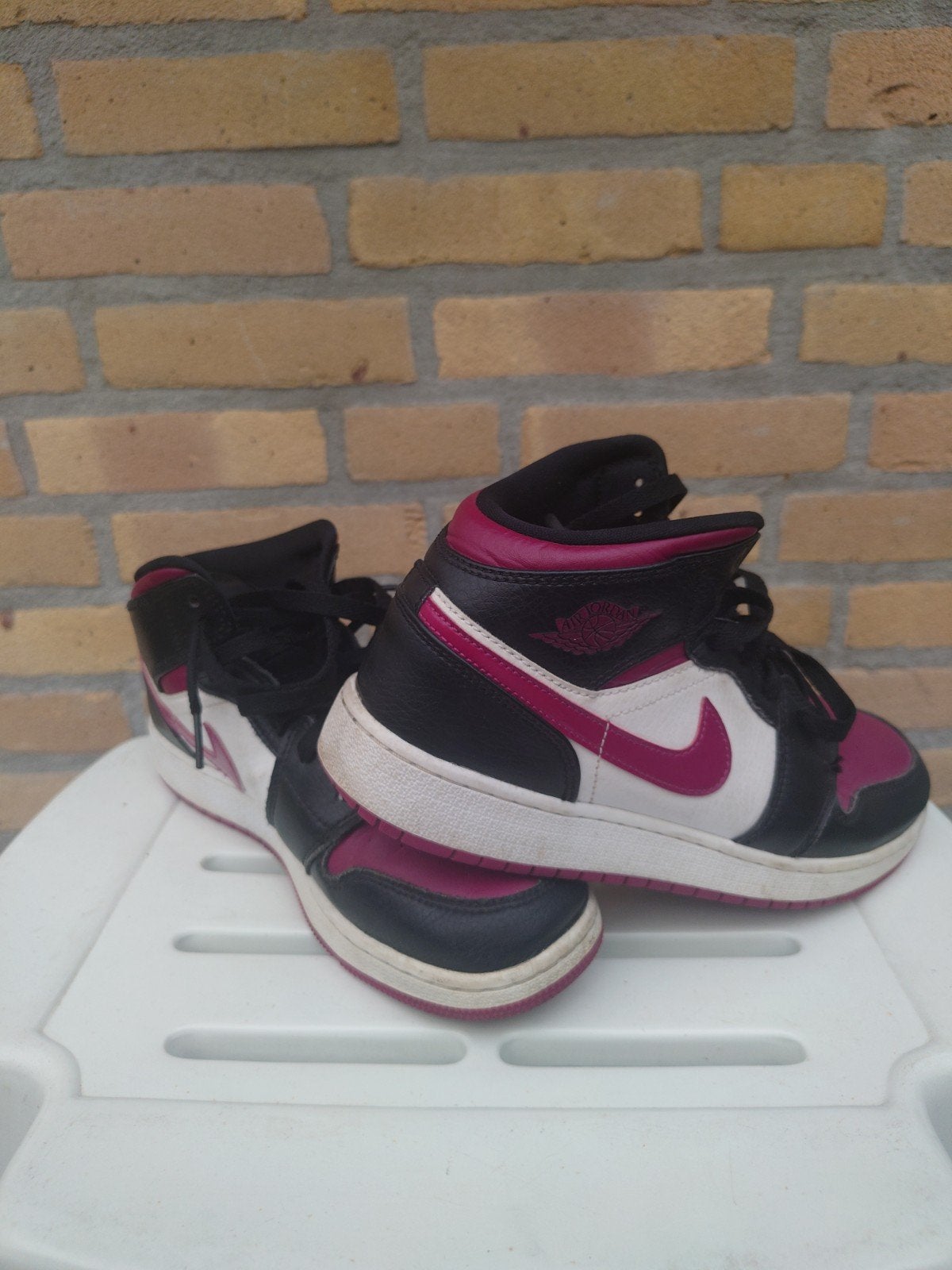 Nike Air Jordan 1 Mid Sneakers Zwart/Roze, Zwart, Nike Jordan, Ophalen of Verzenden, Sneakers of Gympen