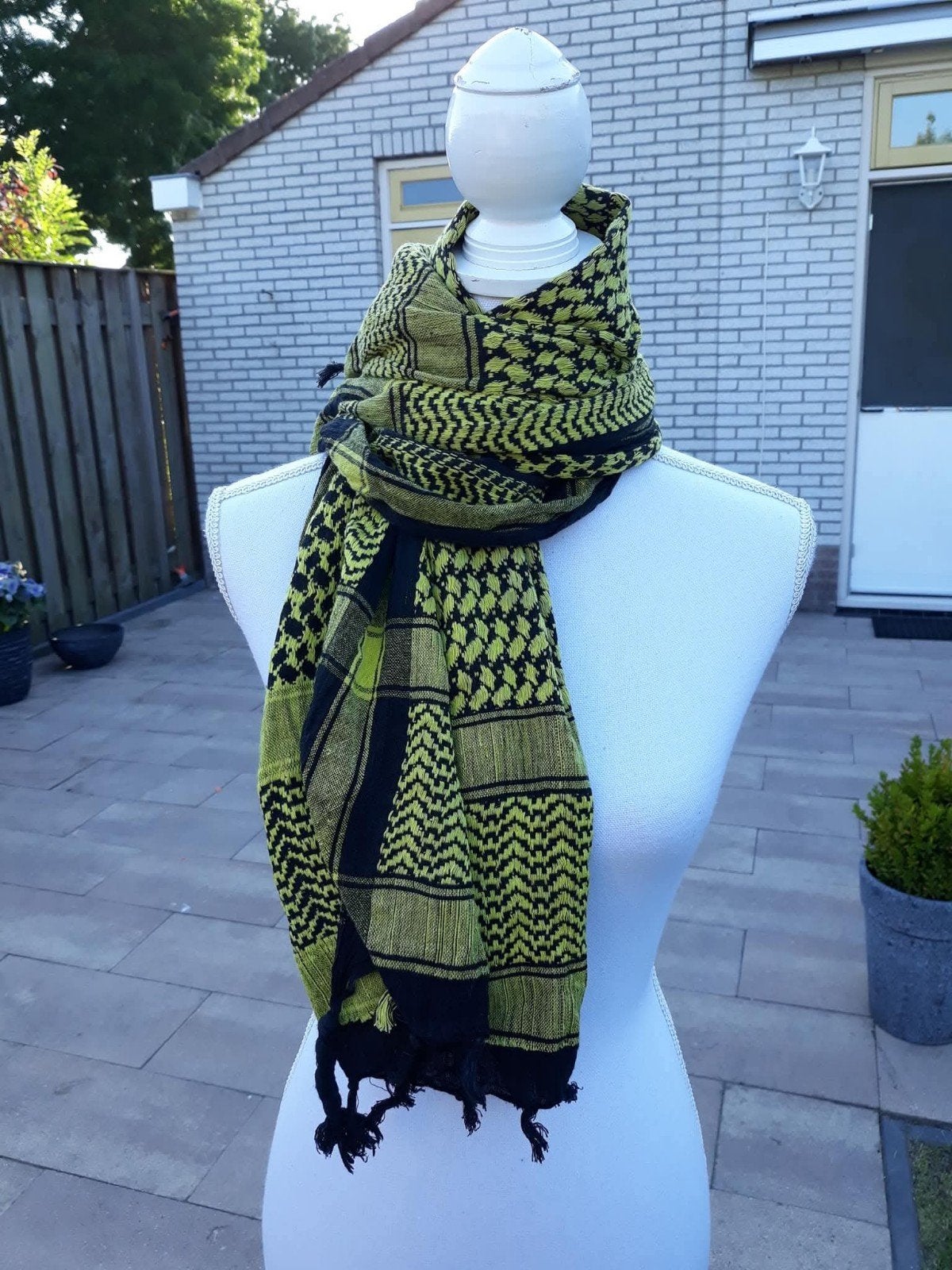 Sjaal geel/zwart - Zo goed als nieuw, Ophalen of Verzenden, Zo goed als nieuw, Maat 46/48 (XL) of groter, Sjaal