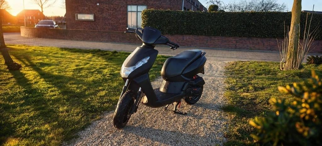 Peugeot Kisbee 4-takt met mankement, lage km stand blok, Ophalen of Verzenden, Gebruikt, Benzine, Overige modellen