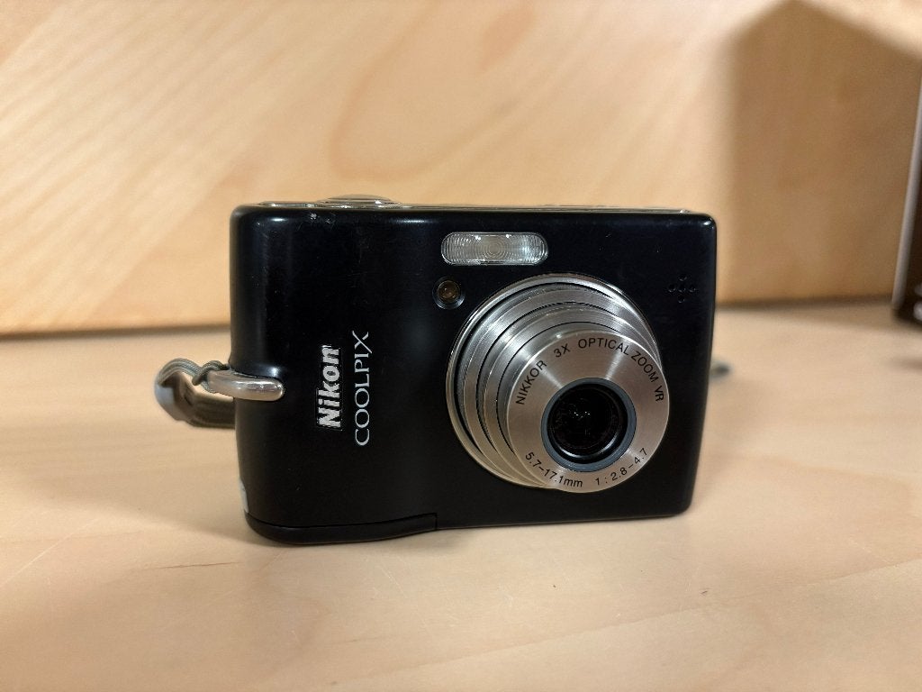 Retro Nikon Coolpix L12 Zwart - Vintage Y2K Digicam, 7 megapixels, Gebruikt, Ophalen of Verzenden, Compactcamera