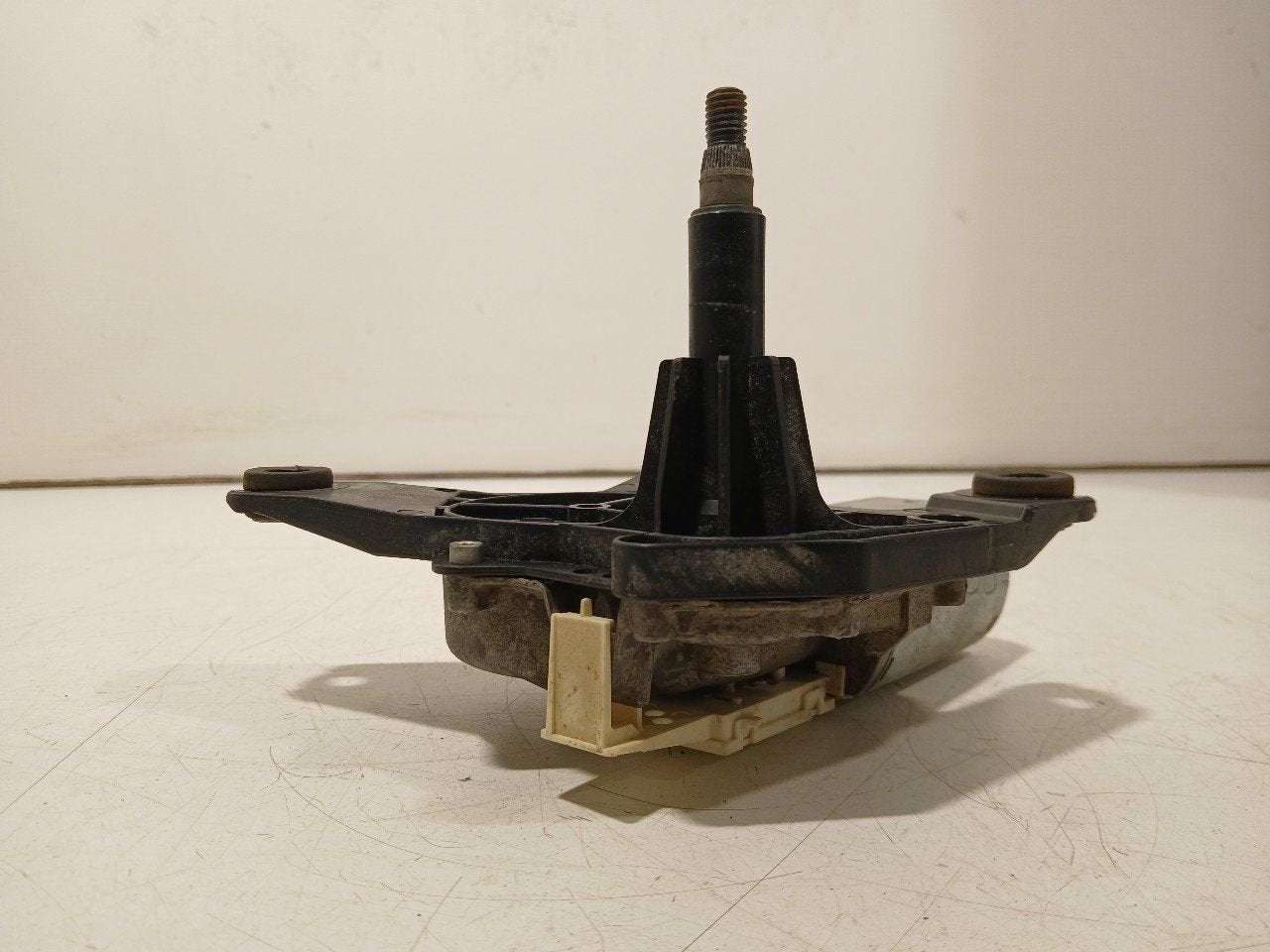 Ruitenwissermotor achter Renault Trafic, Onderdelen@venauto.nl, Van der Ven Autorecycling B.V., Gebruikt, Ettenseweg 76, 4706 PB Roosendaal, The Netherlands