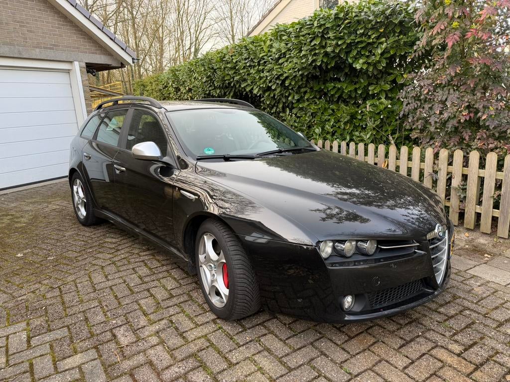 Alfa Romeo 159 2.0 Jtdm 2011 in onderdelen, Voorwielaandrijving, 1956 cc, 4 cilinders, Zwart