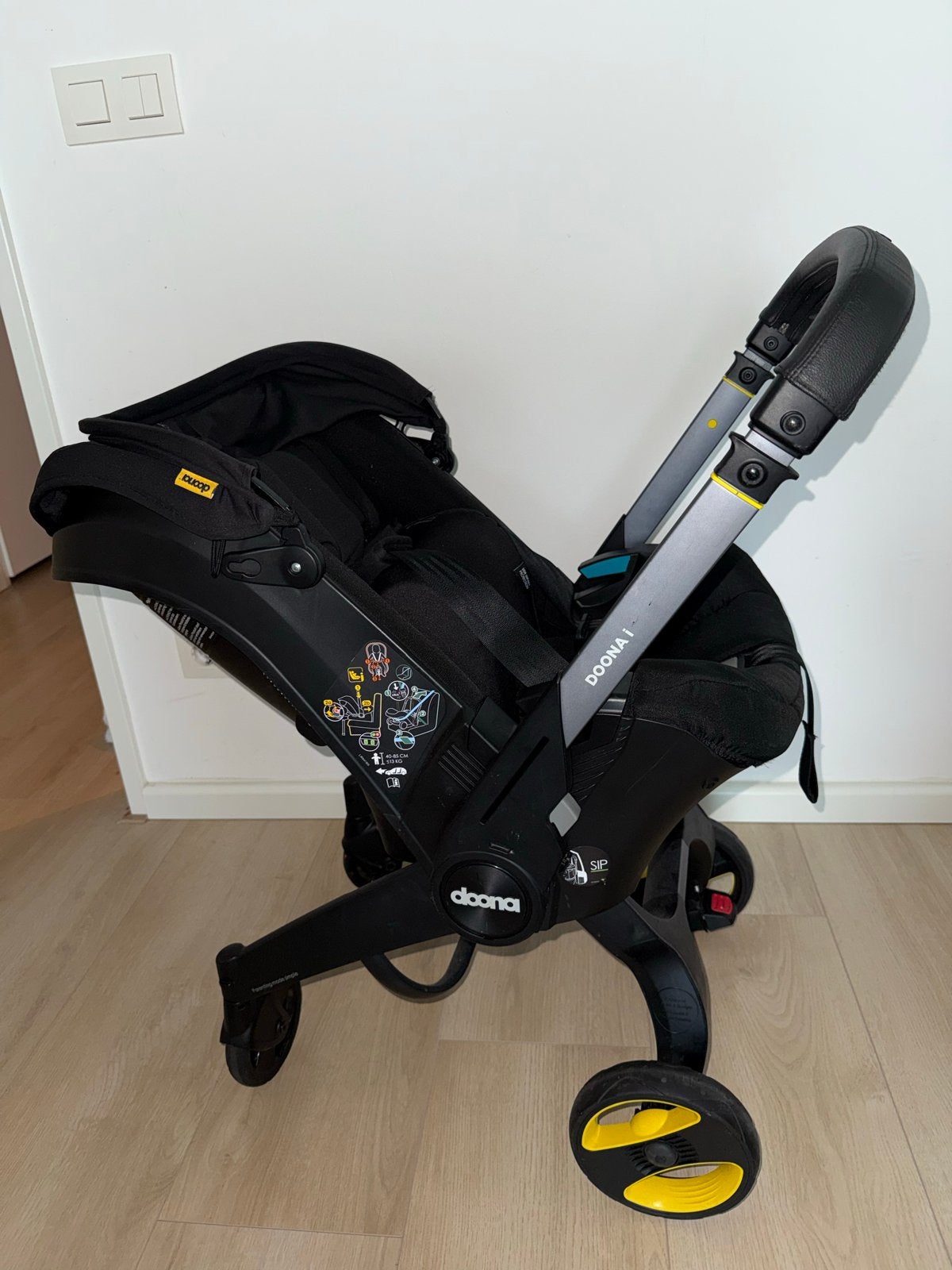 Doona i autostoel met Isofix base rook en huisdiervrij huis, Zo goed als nieuw, Isofix, 0 t/m 13 kg, Ophalen