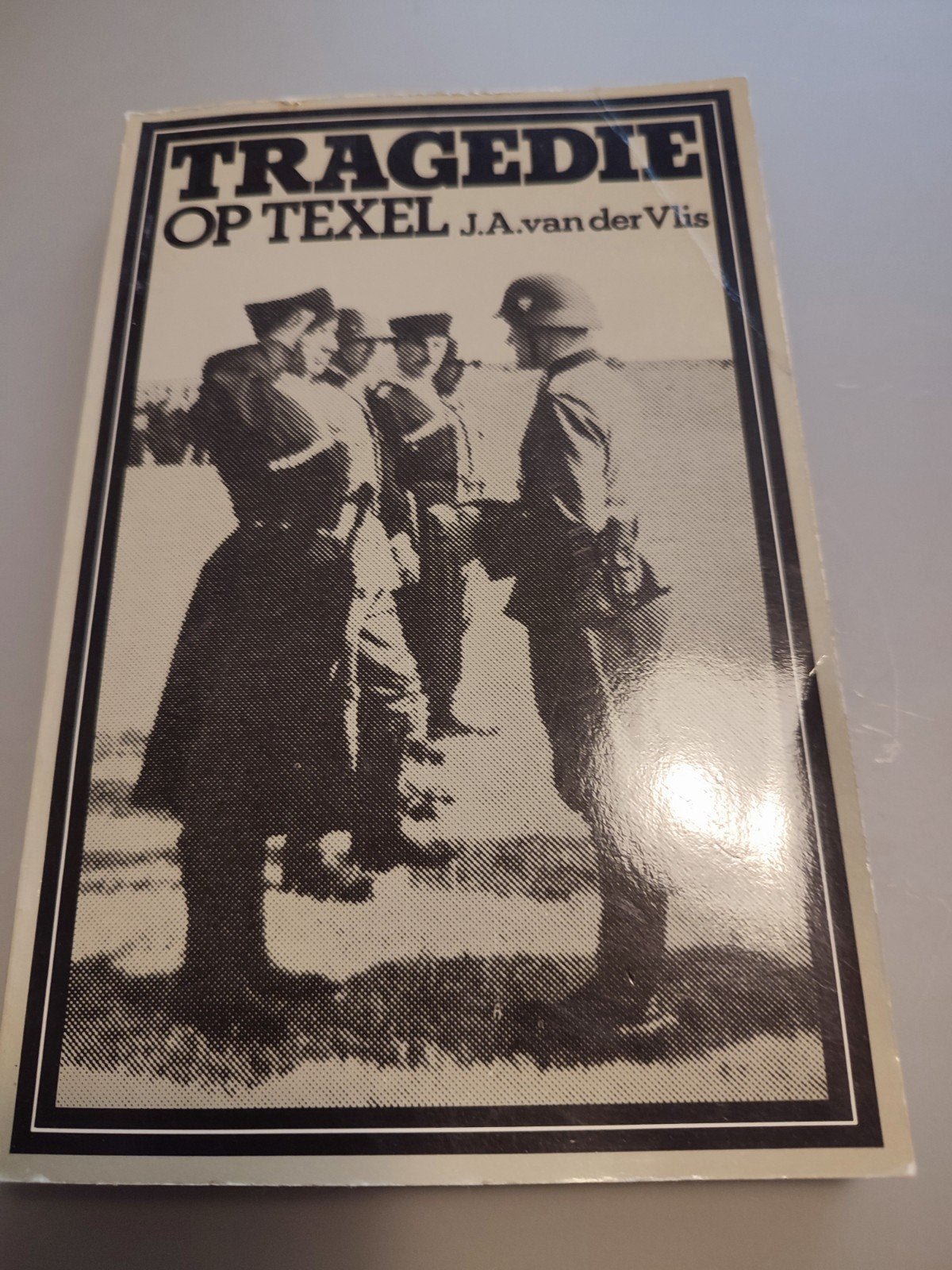 Tragedie op Texel, Boeken, Oorlog en Militair, Ophalen of Verzenden, Tweede Wereldoorlog, Gelezen