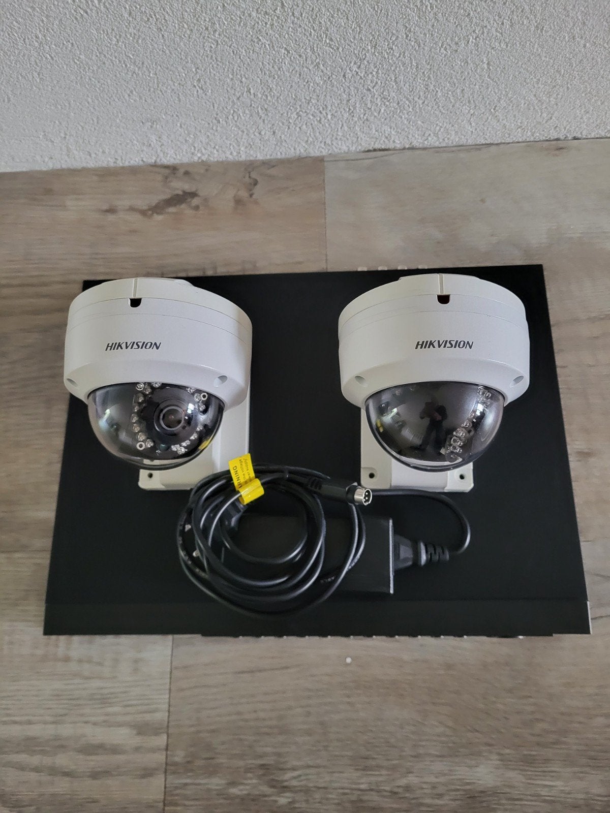 Hikvision Beveiligingsset: 2 Camera's & Recorder, Audio, Tv en Foto, Ophalen of Verzenden, Zo goed als nieuw, Buitencamera