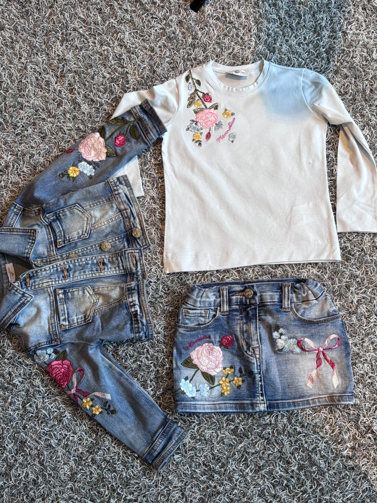 Monnalisa jeans rokjeen jasje 2 jaar. Shirt 3 jaar, Kinderen en Baby's, Ophalen of Verzenden, Zo goed als nieuw, Meisje, Setje