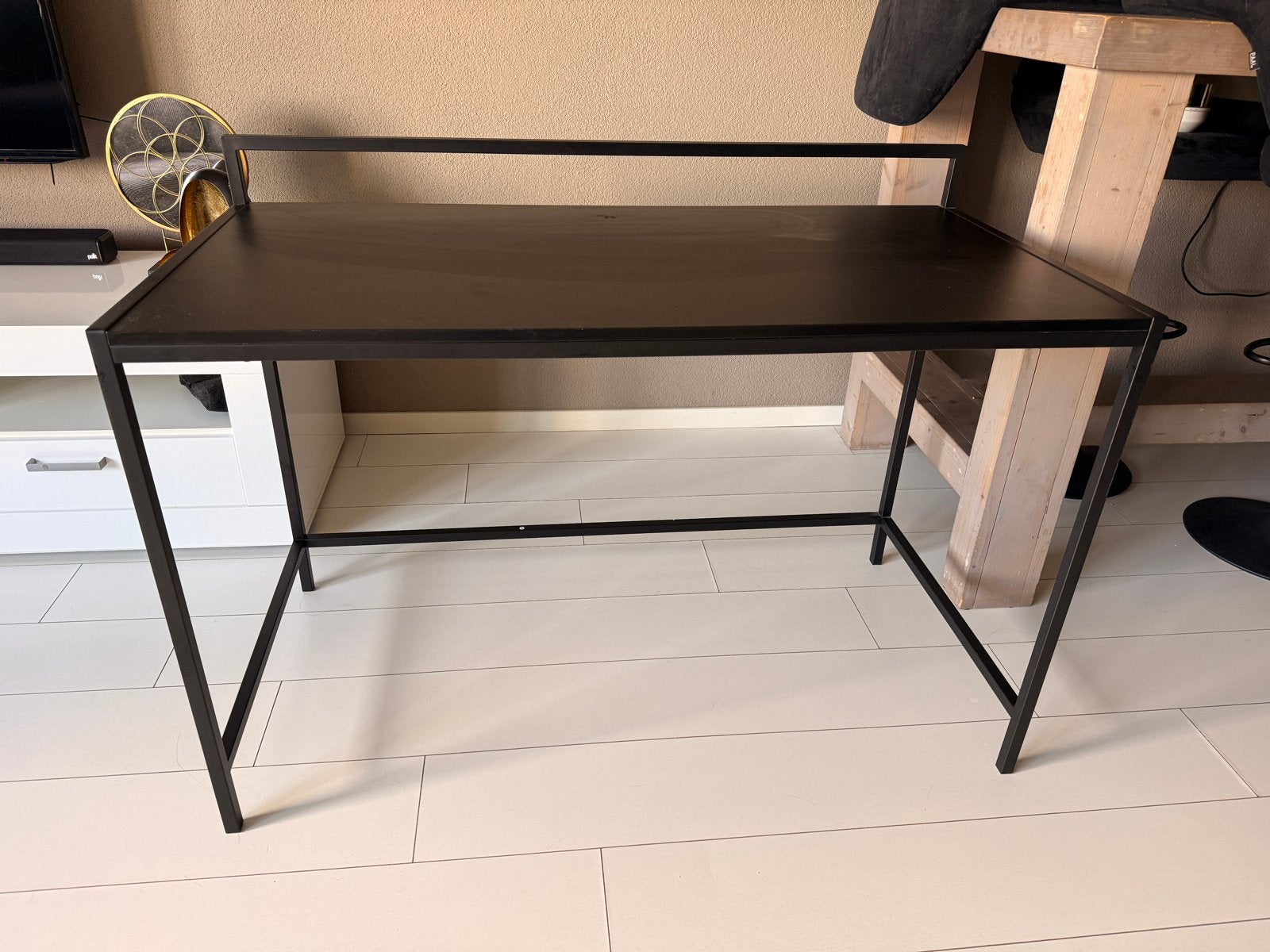 Zwart bureau met metalen frame - L 60 x B 120 x H 75 cm, Ophalen, Gebruikt, Metaal, Modern