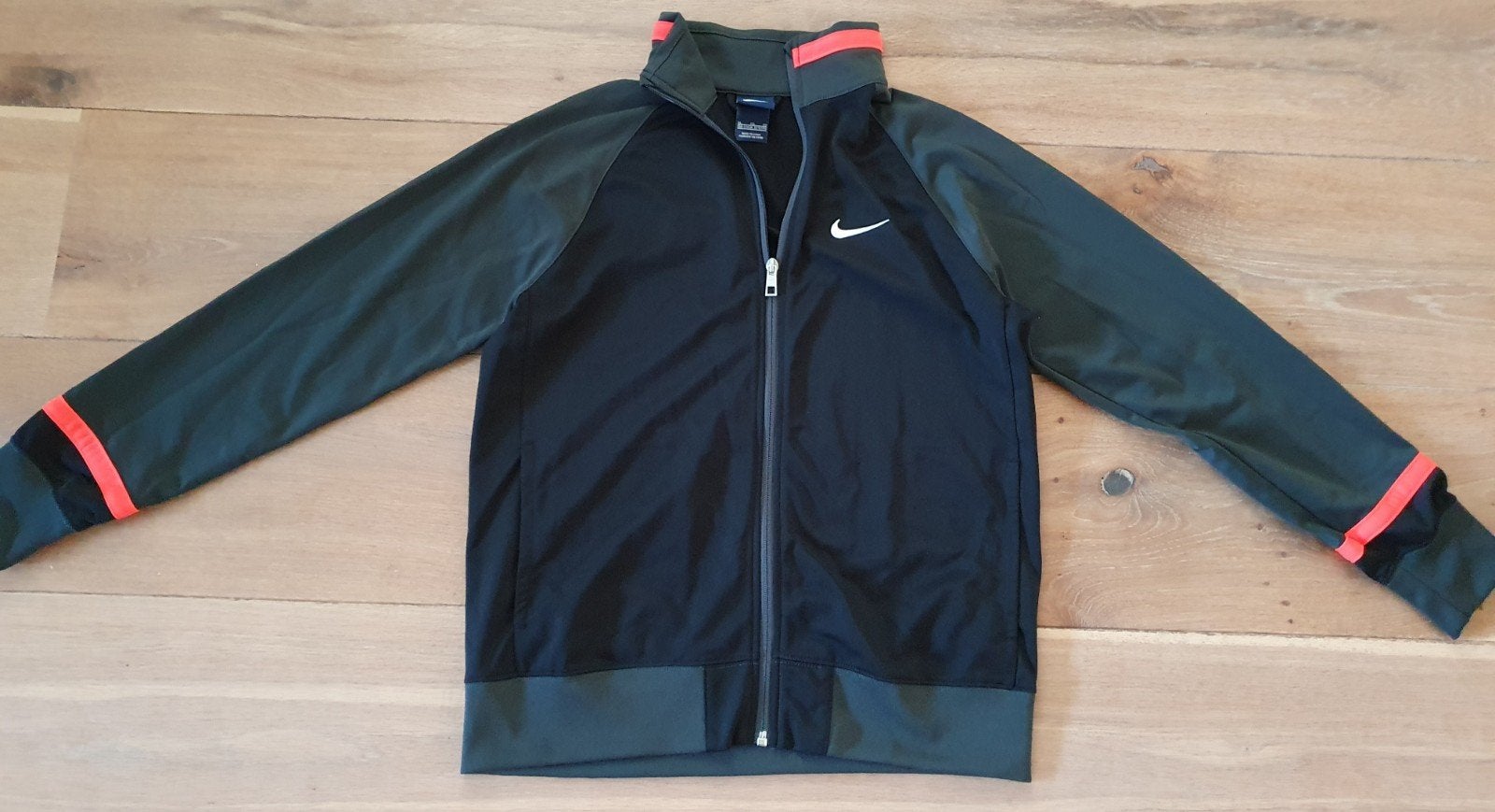 Nike trainingspak 158-170cm, Kinderen en Baby's, Kinderkleding | Maat 122, Jongen of Meisje, Sport- of Zwemkleding, Ophalen of Verzenden