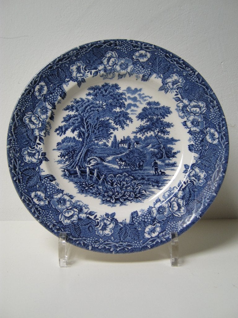 Antiek blauw-wit bord met landschap en figuren, Ophalen of Verzenden