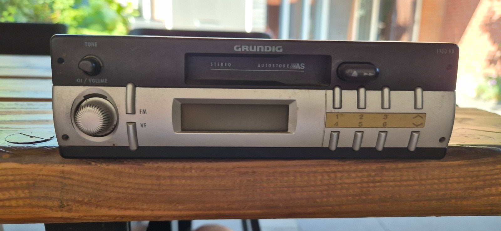klassieke autoradio Grundig 1300 vd, Ophalen