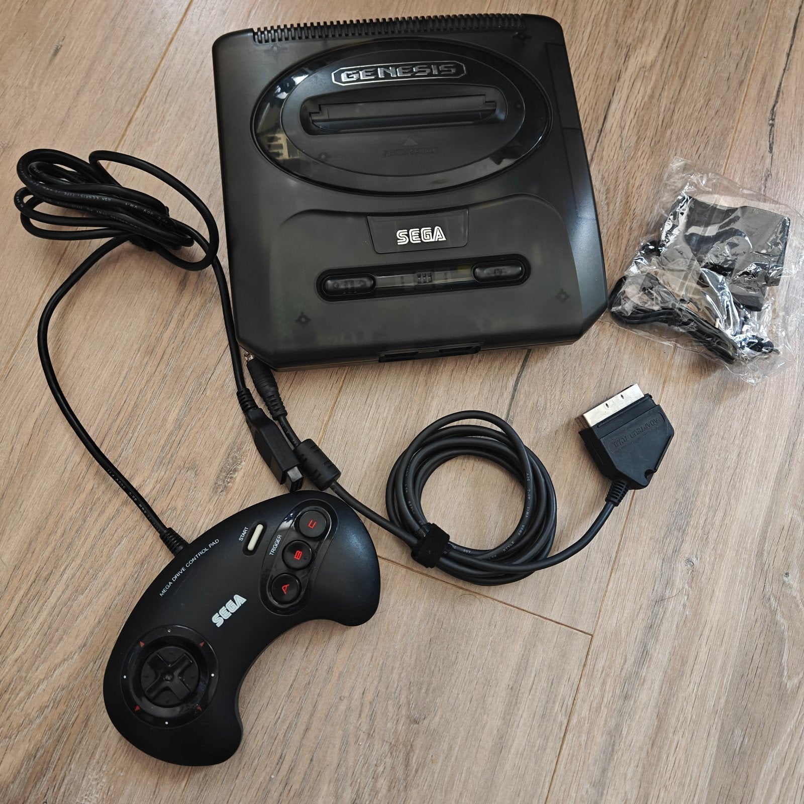 Sega mega drive "genesis" 2 + triple bypass audio upgrade, Ophalen of Verzenden, Zo goed als nieuw, Met 1 controller, Mega Drive