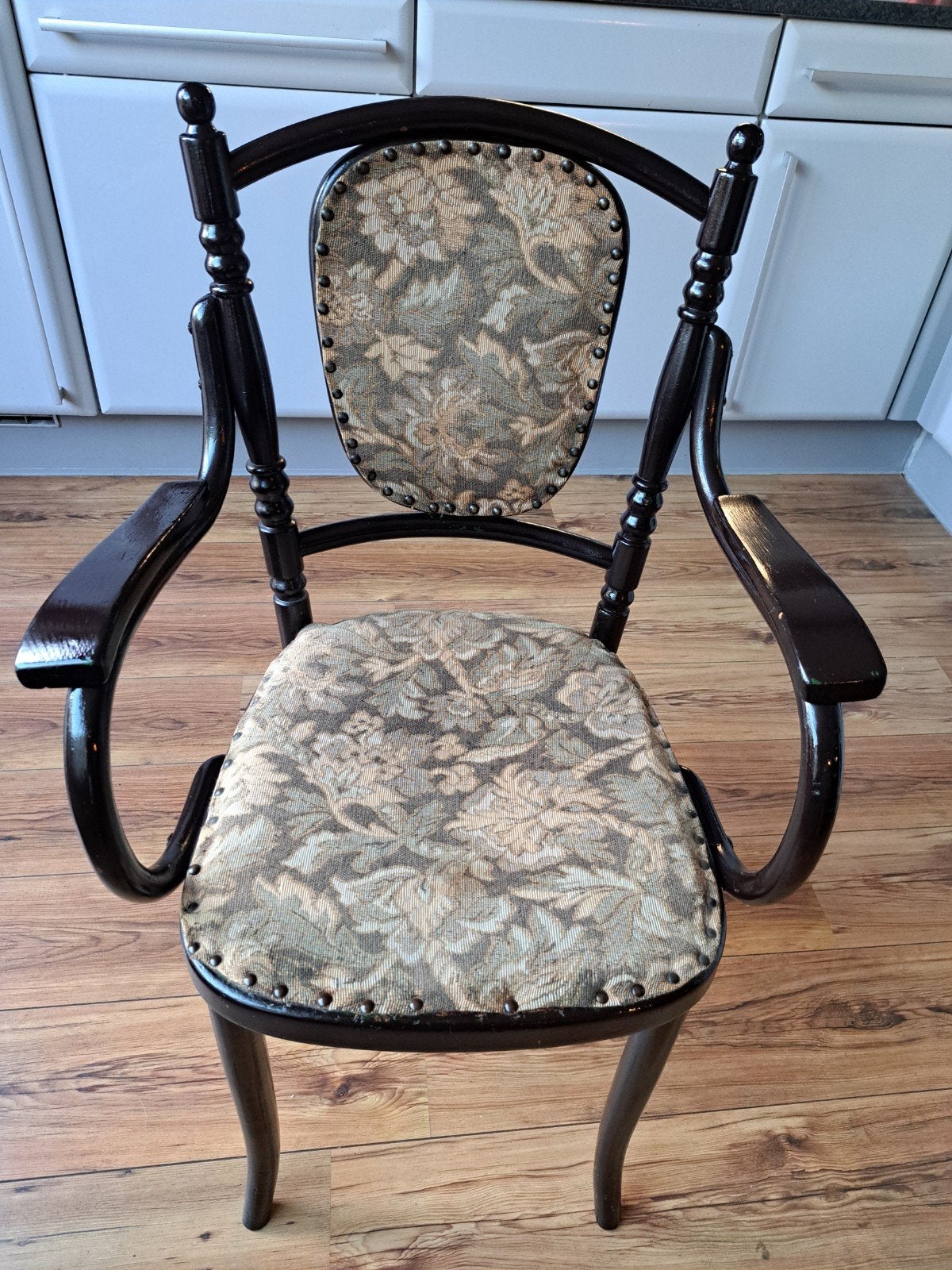 Thonet (nr. 28) armstoel in goede staat ca 1900., Ophalen