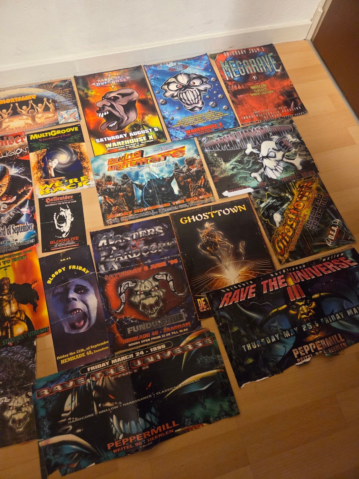 Grote collectie 100 stuks vintage hardcore/gabber flyers, Verzenden, A1 t/m A3, Muziek, Rechthoekig Staand