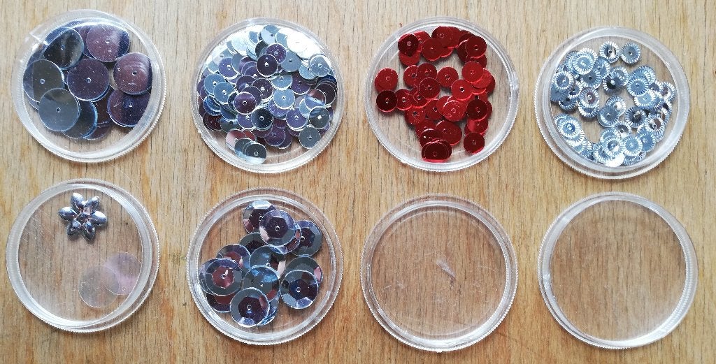 4 doosjes glitters voor op kleding, Ophalen of Verzenden, Zo goed als nieuw, Overige typen