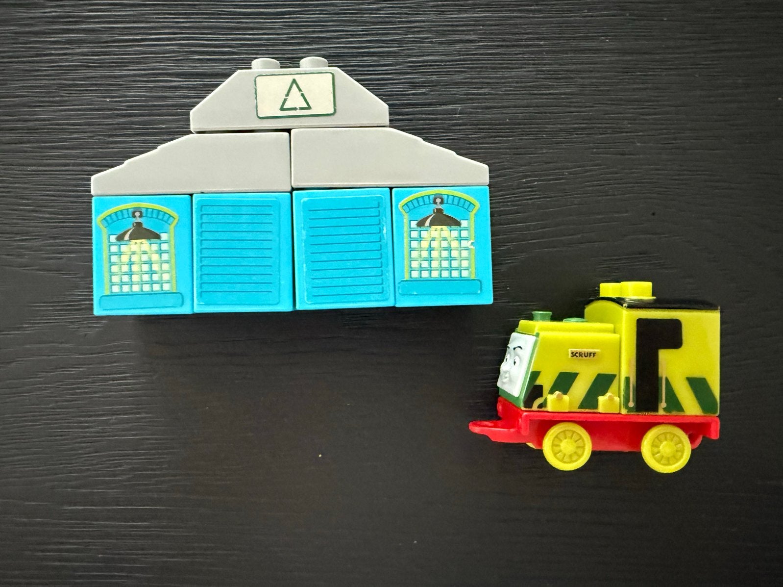 Megablocks Thomas de Trein Scruff met wagon, Kinderen en Baby's, Speelgoed | Thomas de Trein, Ophalen of Verzenden, Gebruikt
