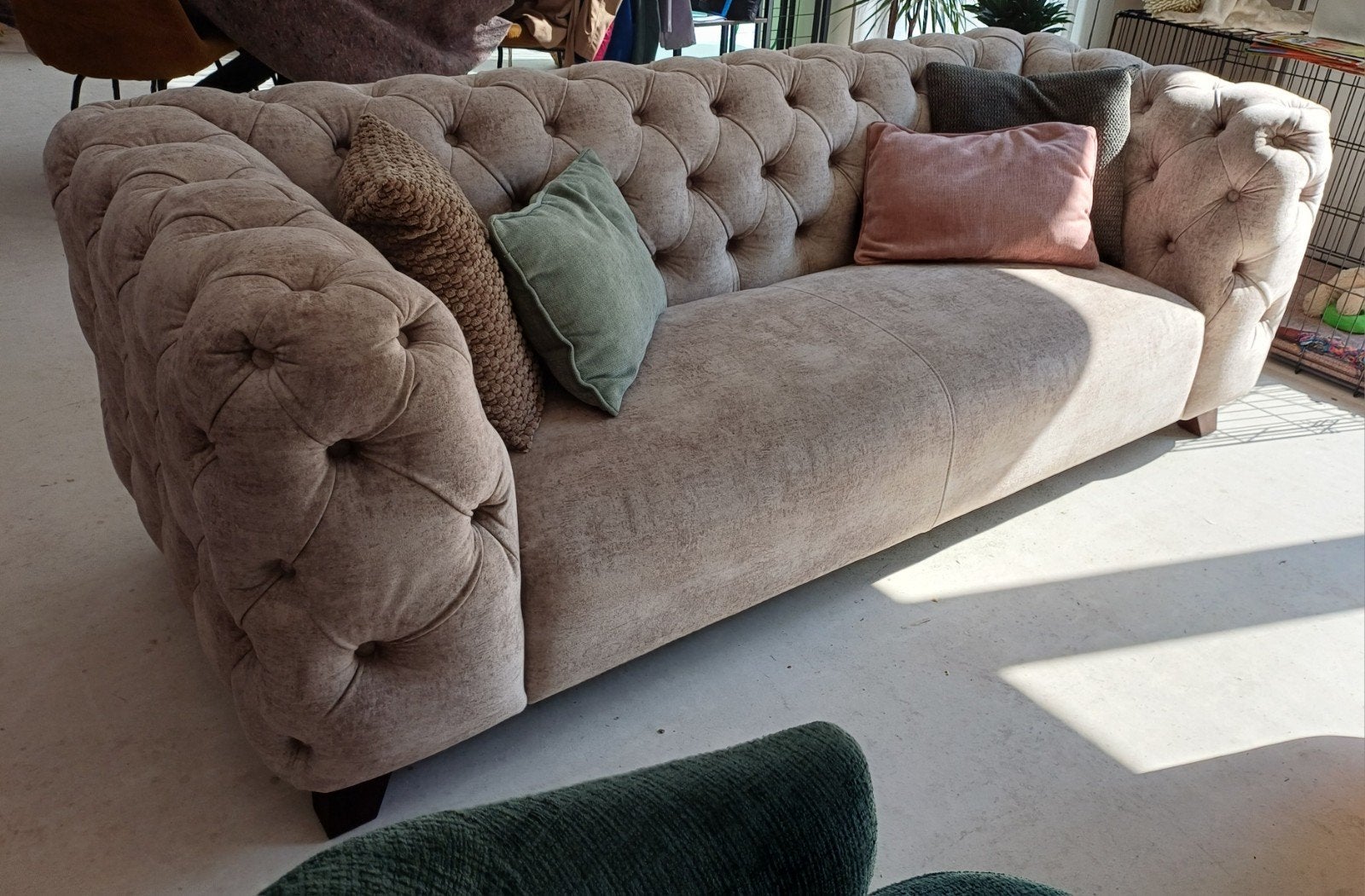Luxe 2-zits bank met mooie details, Ophalen, Minder dan 75 cm, 150 tot 200 cm, Tweepersoons