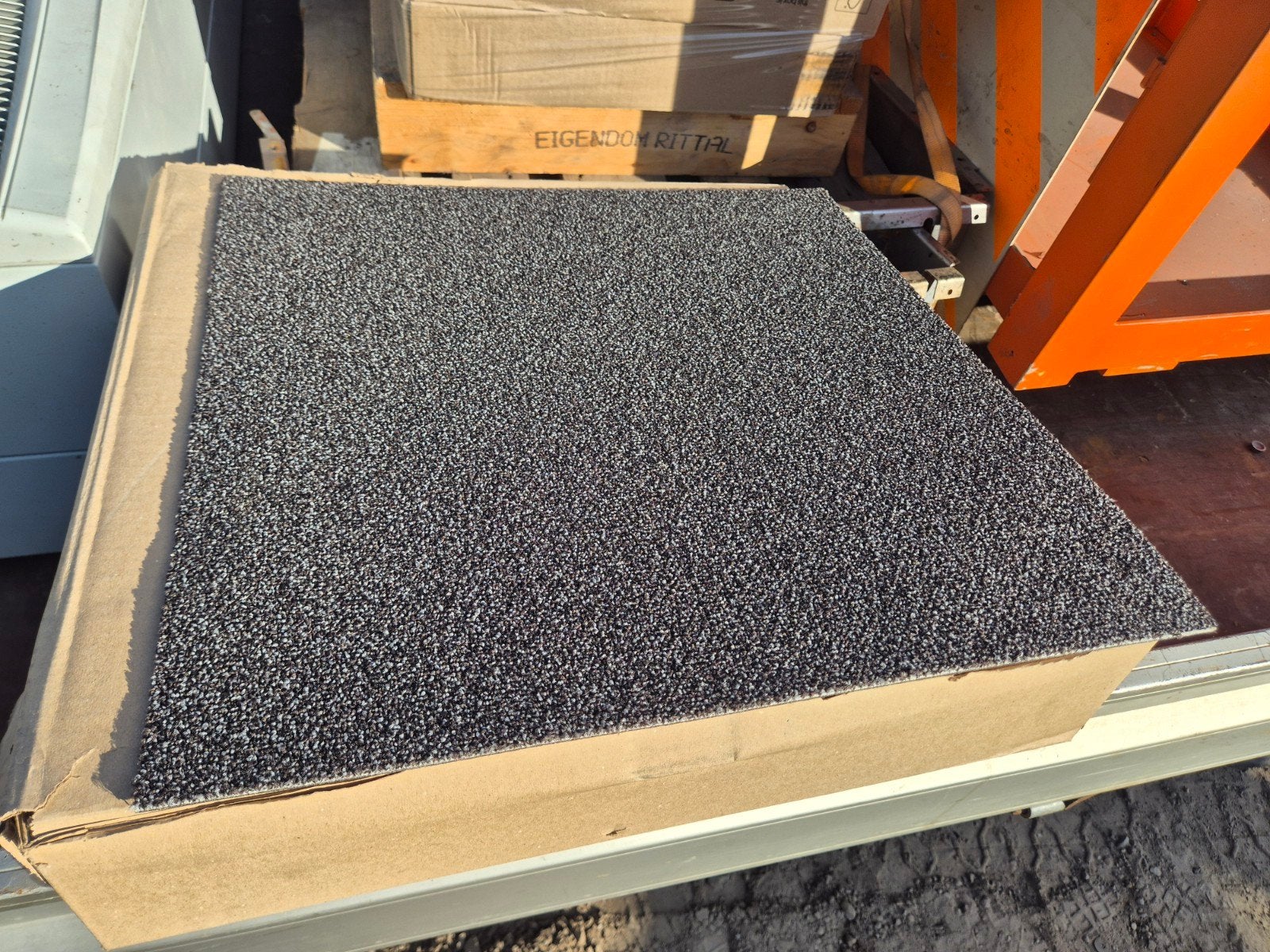72m² Nieuw Desso Sand Tapijttegels Kleurcode 9980, 50 tot 100 cm, ., Vierkant, Nieuw