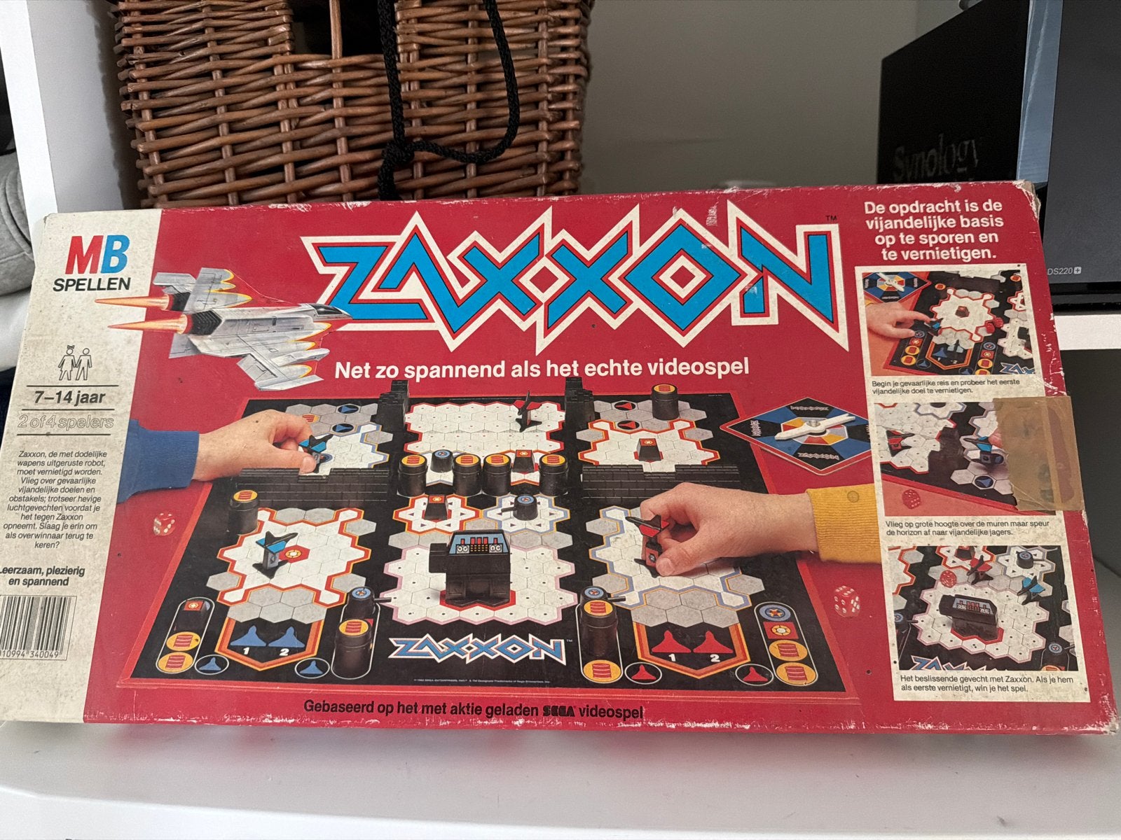 Zaxxon Bordspel MB Spellen - Klassiek Videospel., Drie of vier spelers, Ophalen, Gebruikt