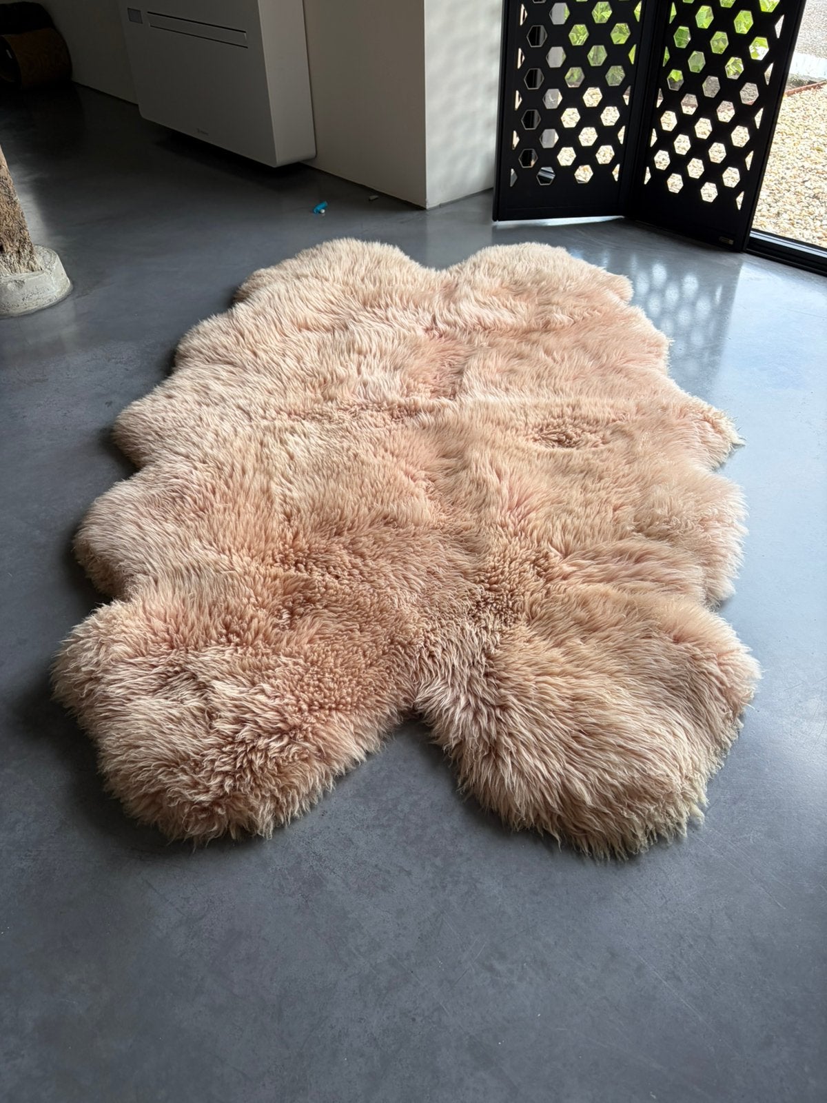 Roze 100% schapenwollen vloerkleed van designmerk MADE, Ophalen, Zo goed als nieuw, Rechthoekig, 100 tot 150 cm