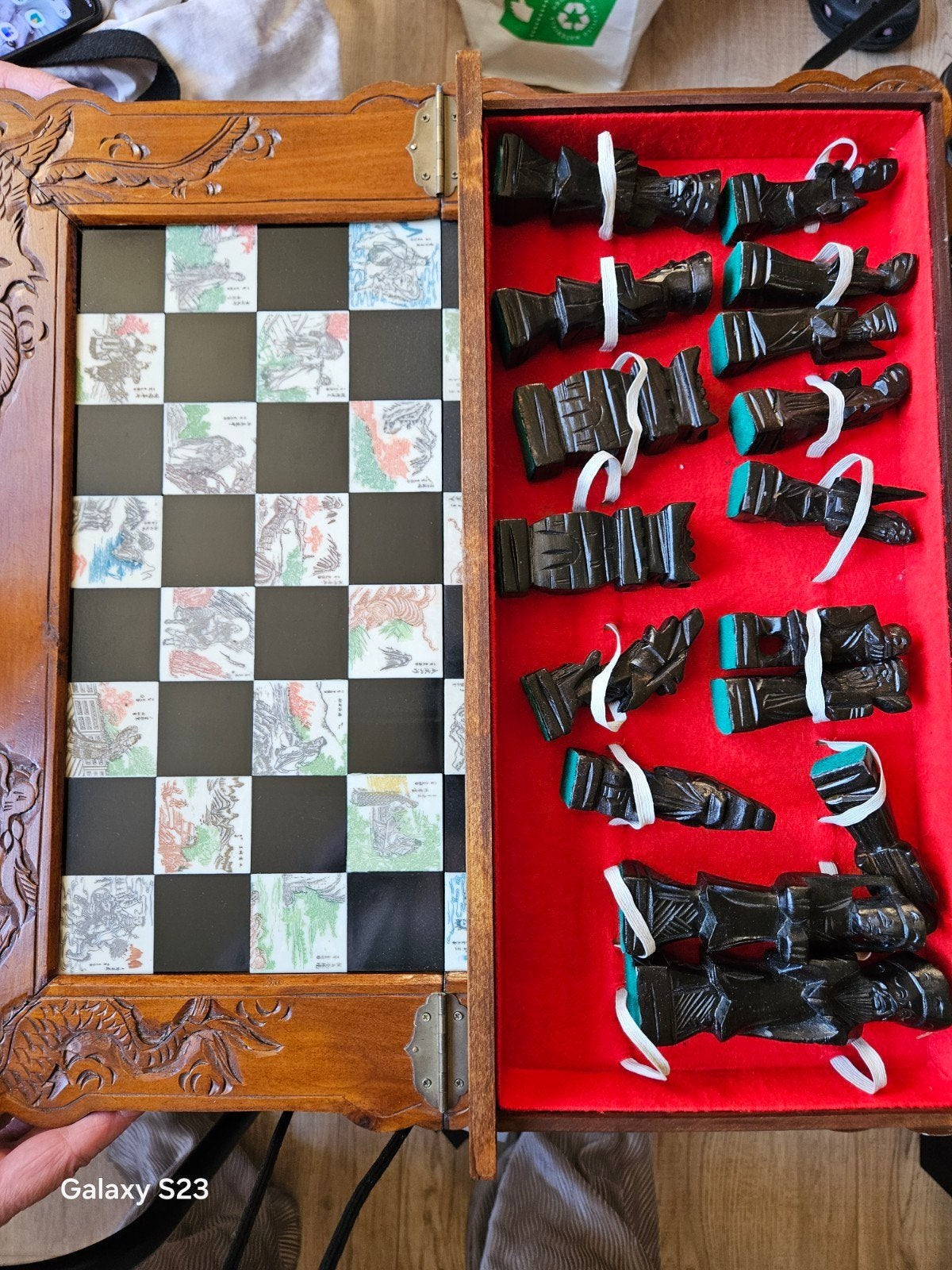 Uniek handgesneden houten schaakspel met opbergdoos, Ophalen of Verzenden
