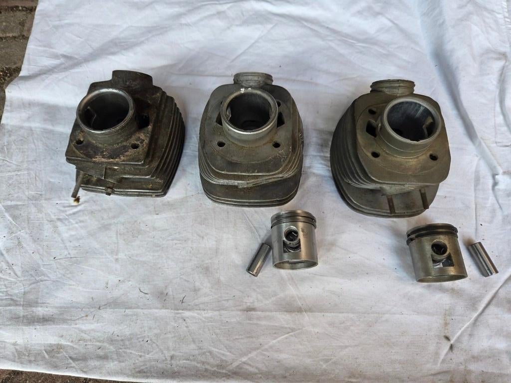 Peugeot 102 103? cilinders NOS, Fietsen en Brommers, Brommeronderdelen | Oldtimers, Ophalen, Nieuw, Cilinder, Overige merken