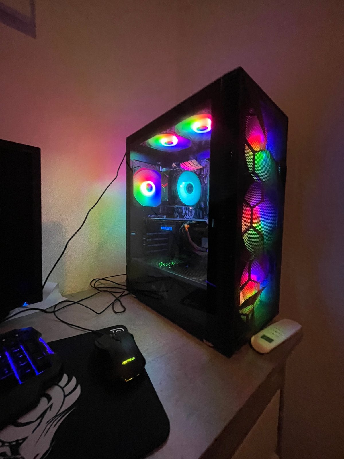 Mooie nette pc + beeldscherm + toetsenbord en muis, Computers en Software, Desktop Pc's, Ophalen, Gebruikt