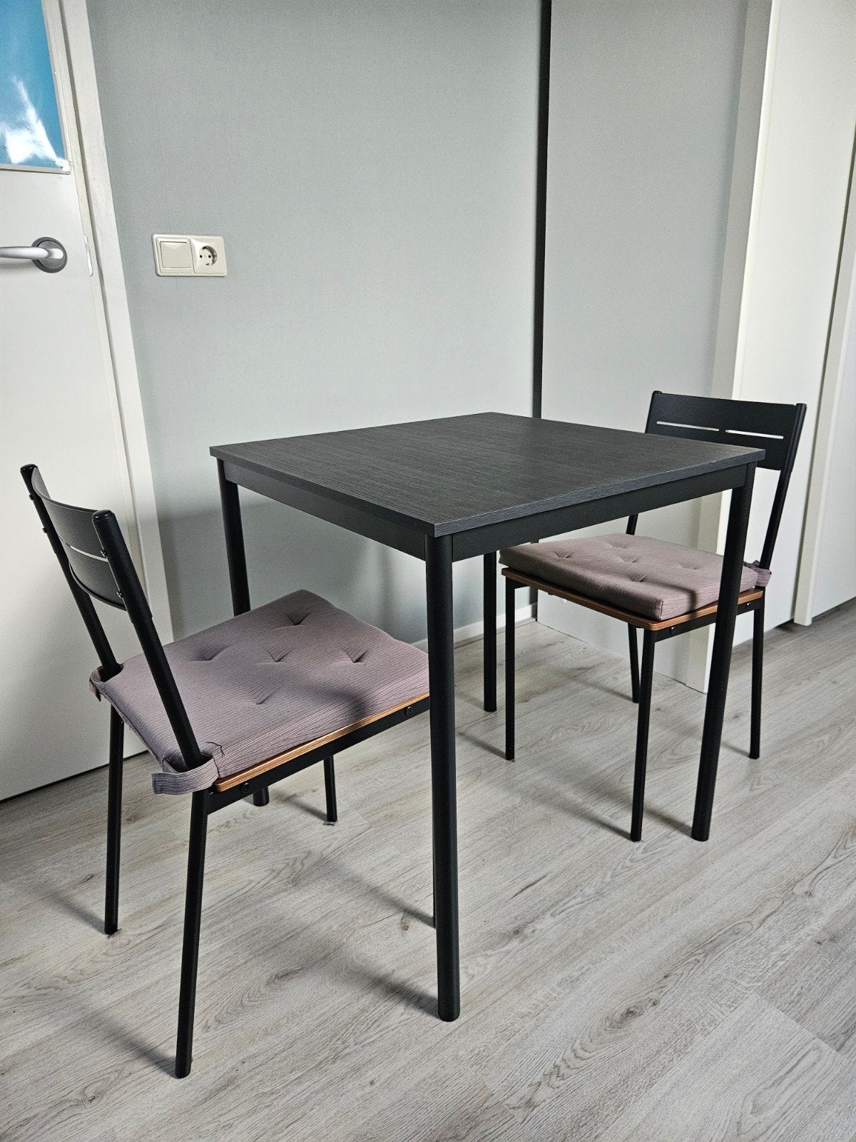 Compacte eettafel met 2 stoelen - Ideaal voor kleine ruimtes, Huis en Inrichting, Modern, Compact, 50 tot 100 cm, Vierkant, Tot twee personen
