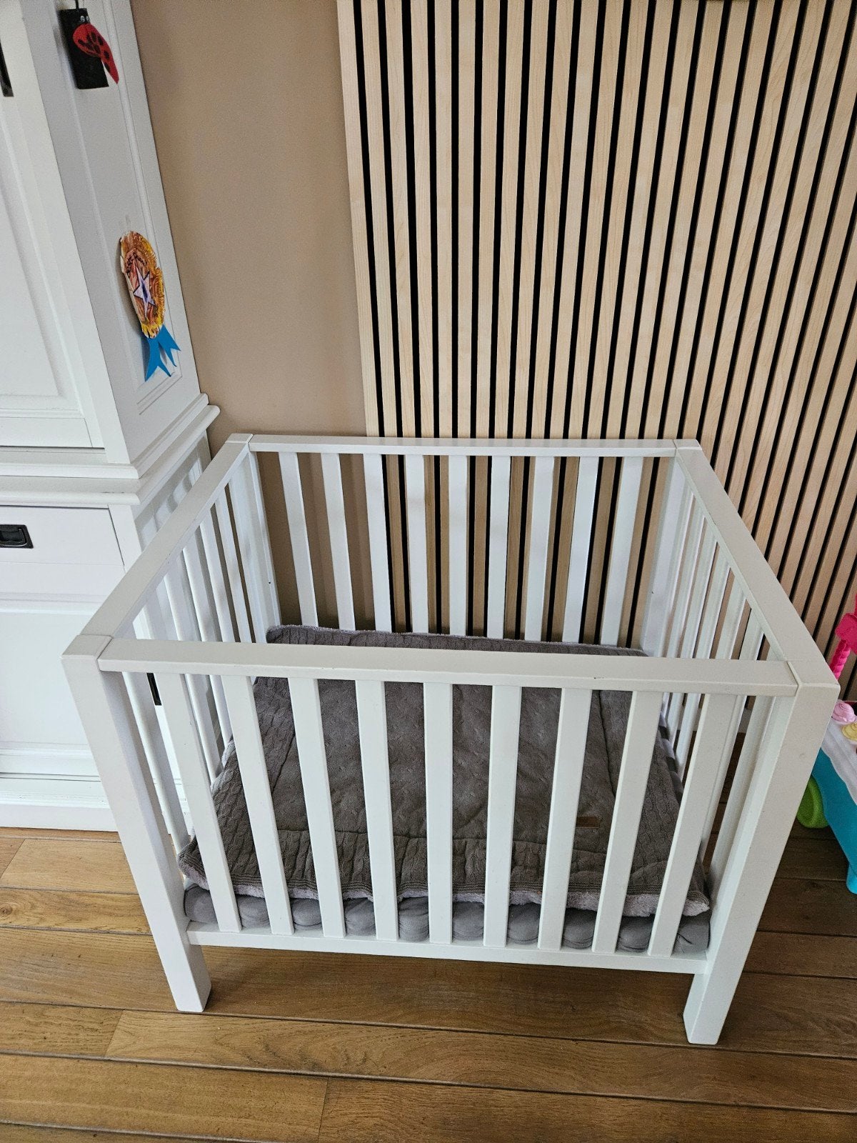 Witte houten box met boxkleden en matras, Kinderen en Baby's, Boxen, Ophalen, Gebruikt, Vierkant, Boxkleed