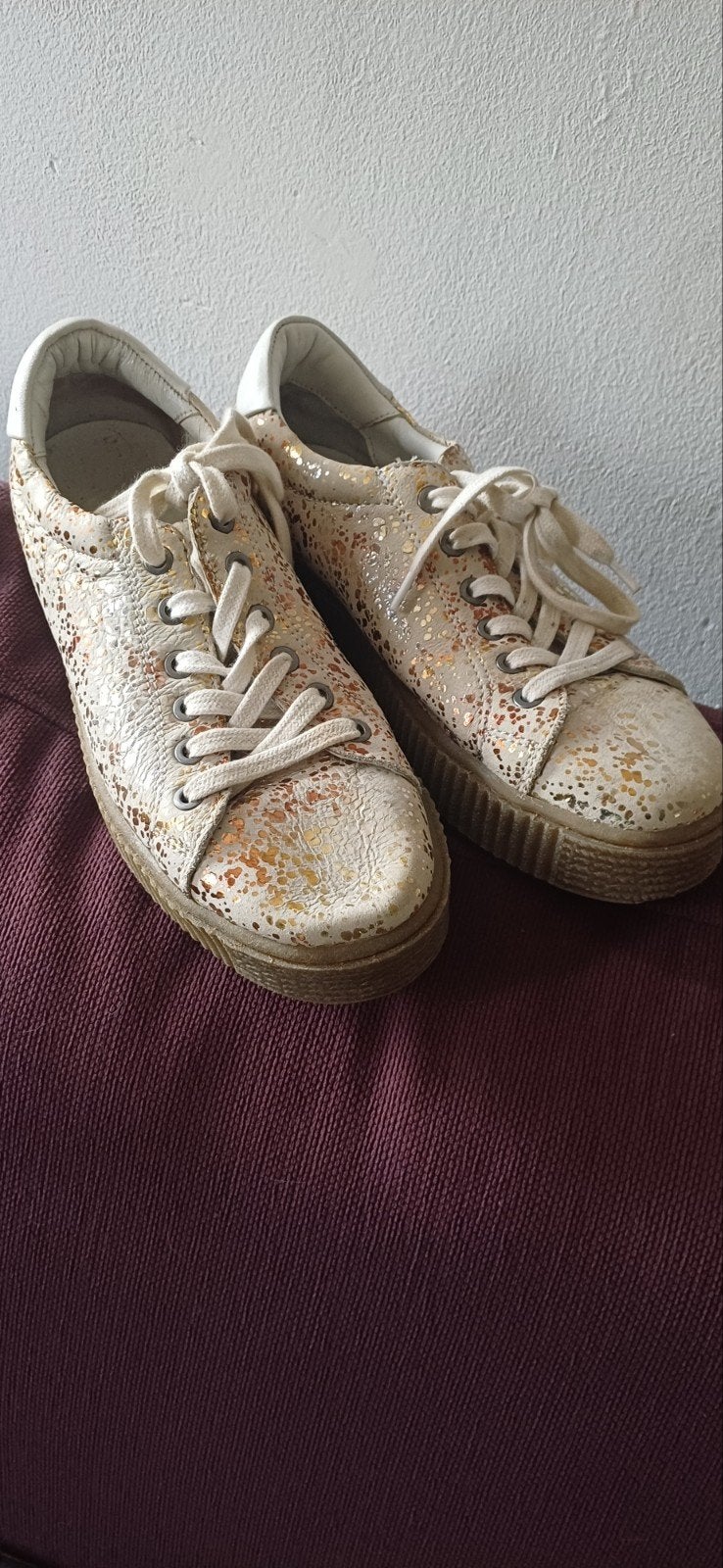 Maruti prachtige sneakers maat 39 zgan, Kleding | Dames, Schoenen, Ophalen of Verzenden, Zo goed als nieuw, Wit, Sneakers of Gympen