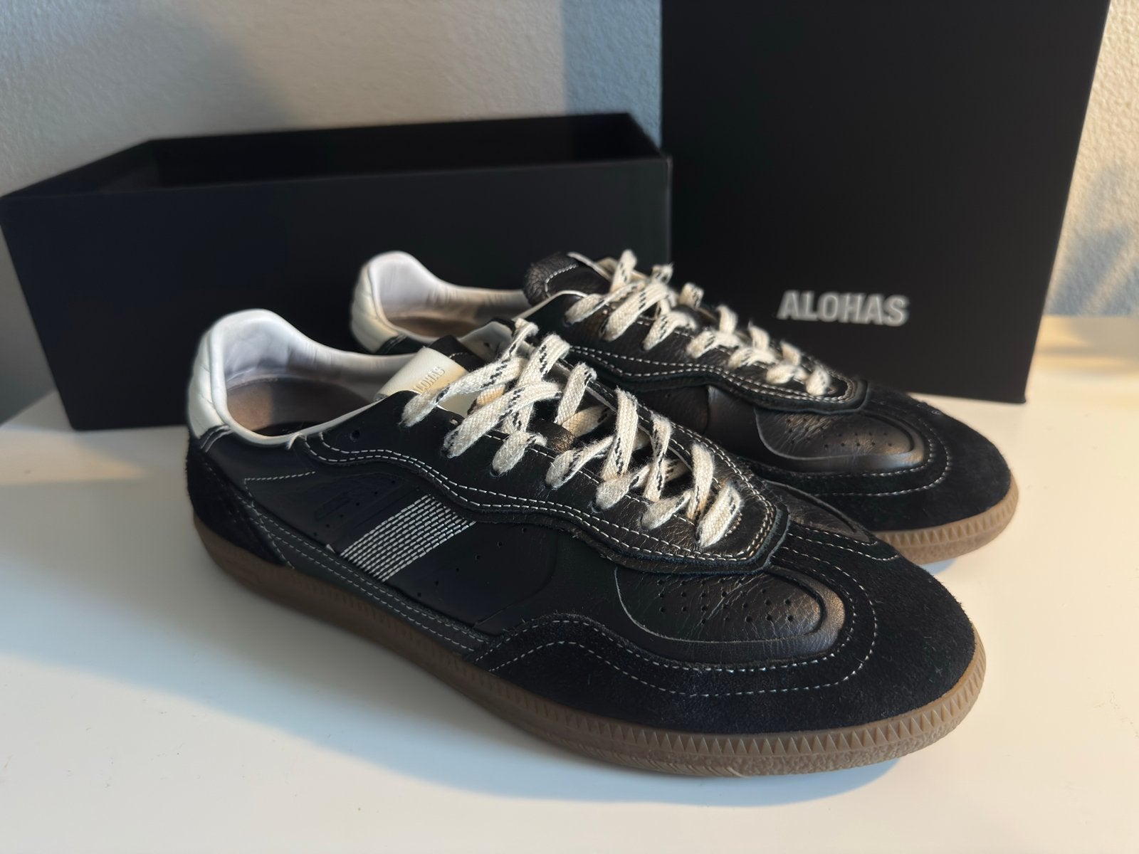 Alohas Black & Cream Leather Sneakers Maat 41, Zwart, Ophalen of Verzenden, Sneakers of Gympen, Zo goed als nieuw
