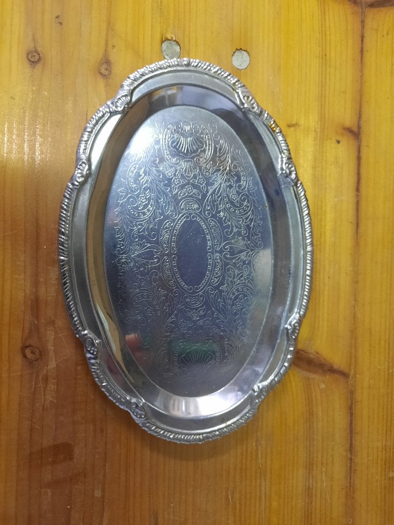 Verzilverd serveerblad met siergravure., Antiek en Kunst, Ophalen of Verzenden