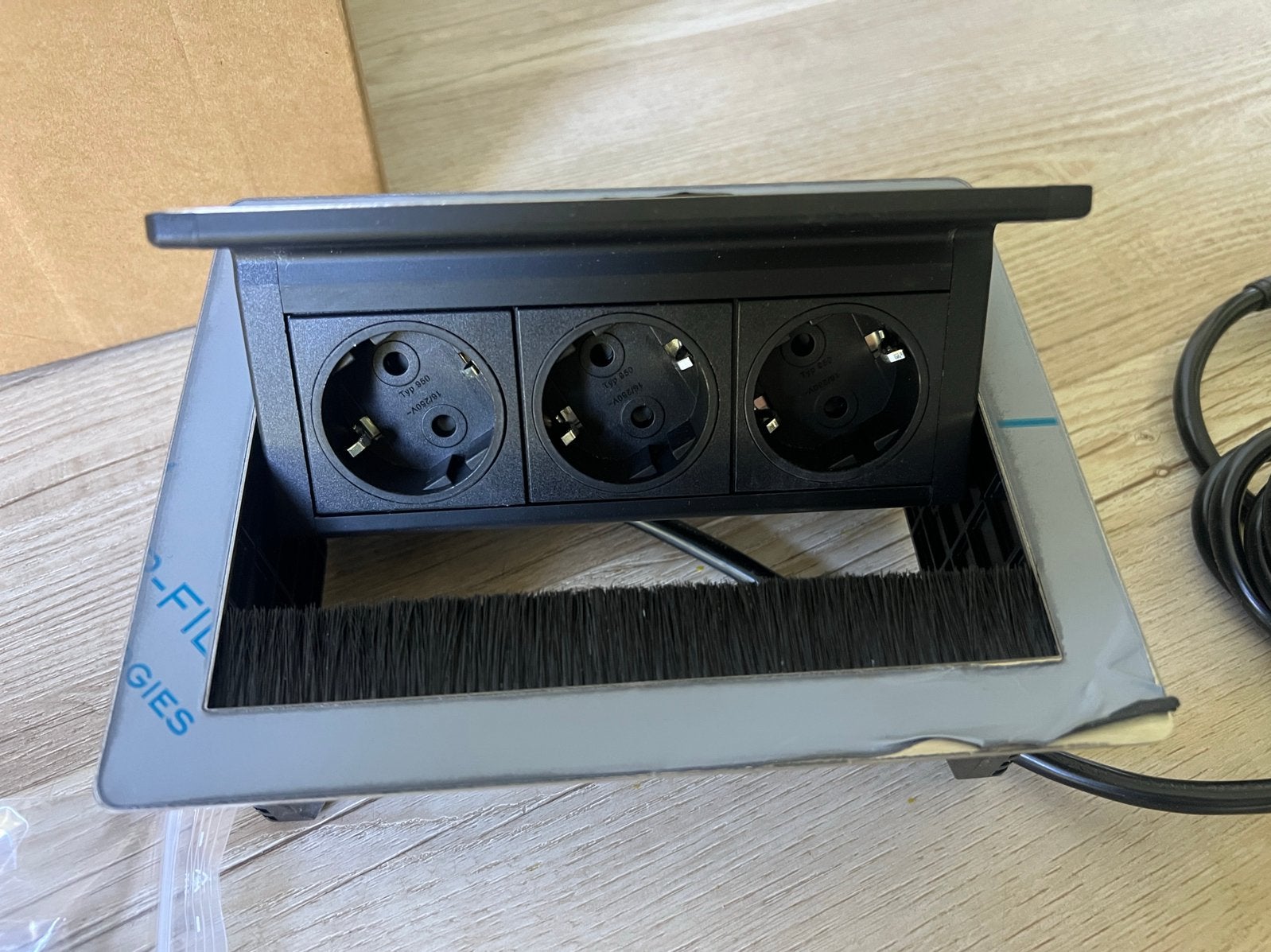 2x evoline flip top push inbouw stekkerdoos, Ophalen of Verzenden, Zo goed als nieuw, Stopcontact