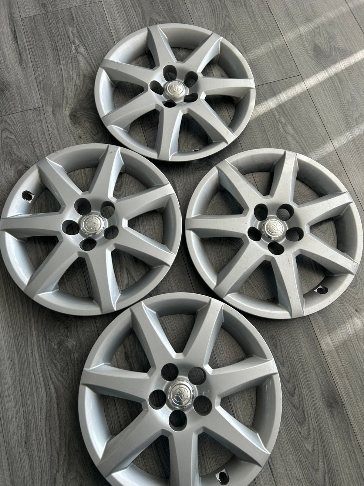Toyota prius 2 wieldoppen set 16 inch, Auto diversen, Ophalen, Info@bolcars.nl, Zo goed als nieuw, Bolautoparts1