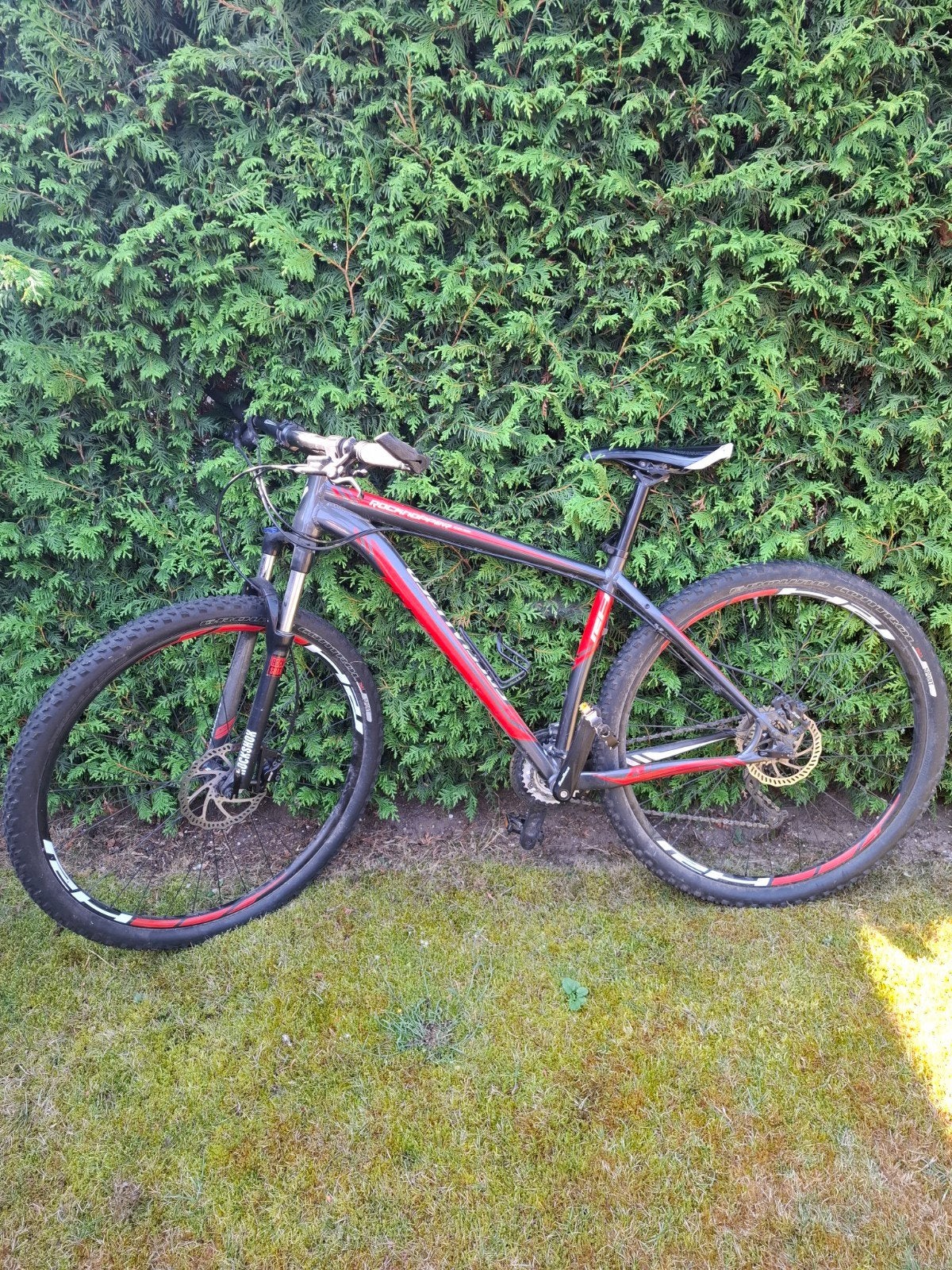 Mountainbike - Zwart/Rood - rockhopper Goede Staat, Fietsen en Brommers, Gebruikt, Hardtail, Heren, Schijfrem