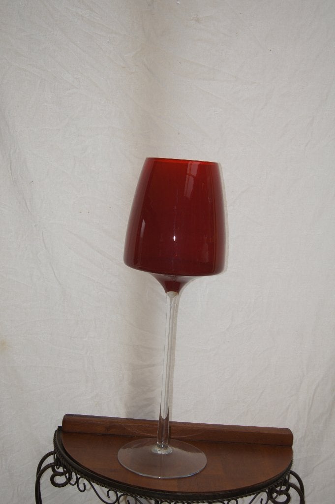 Elegante rode glazen vaas op hoge voet, Op voet, Ophalen of Verzenden, 40 cm, Rood