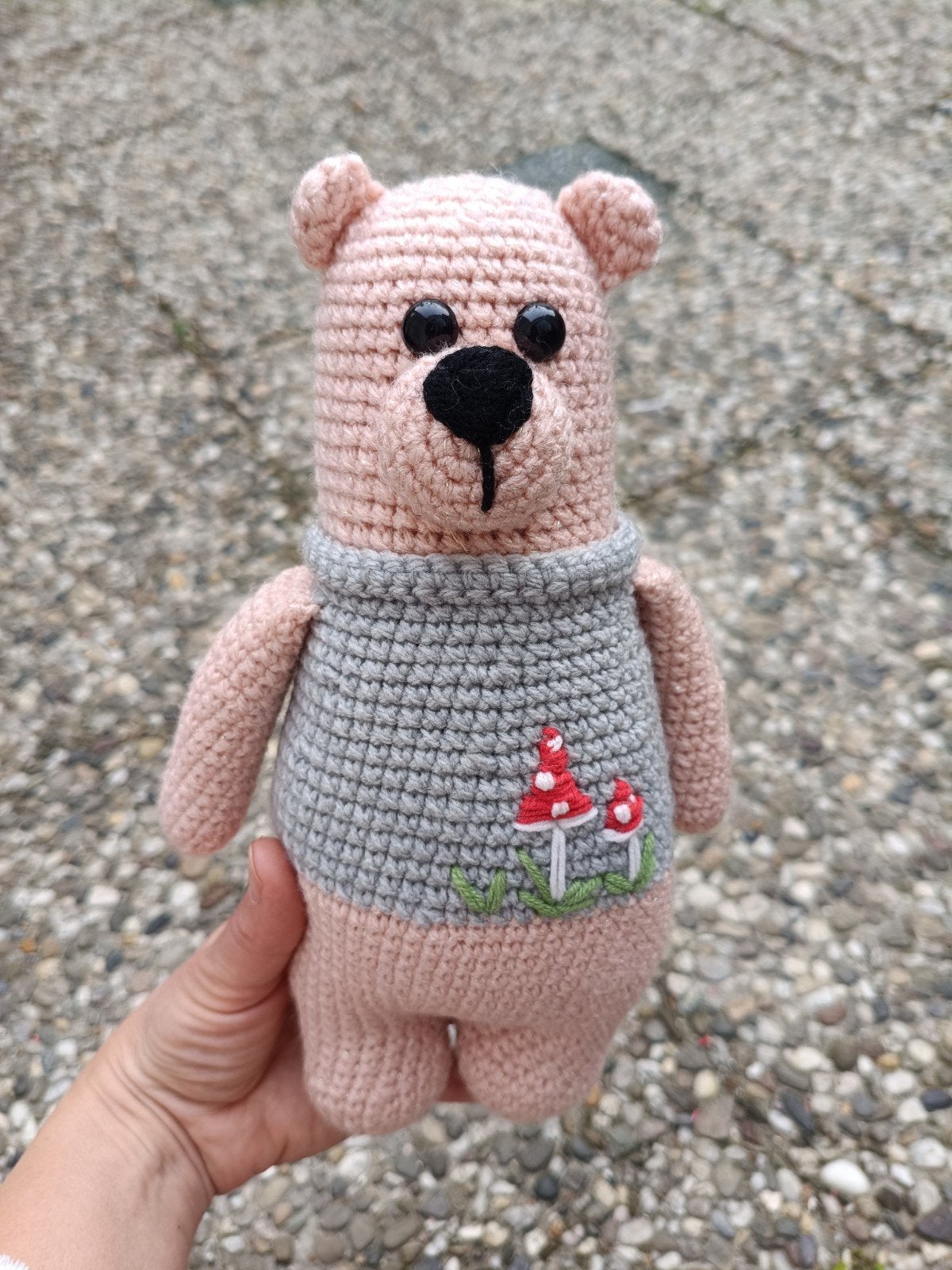 Handgemaakte gehaakte teddybeer met paddenstoelentrui, Ophalen of Verzenden, Nieuw, Beer