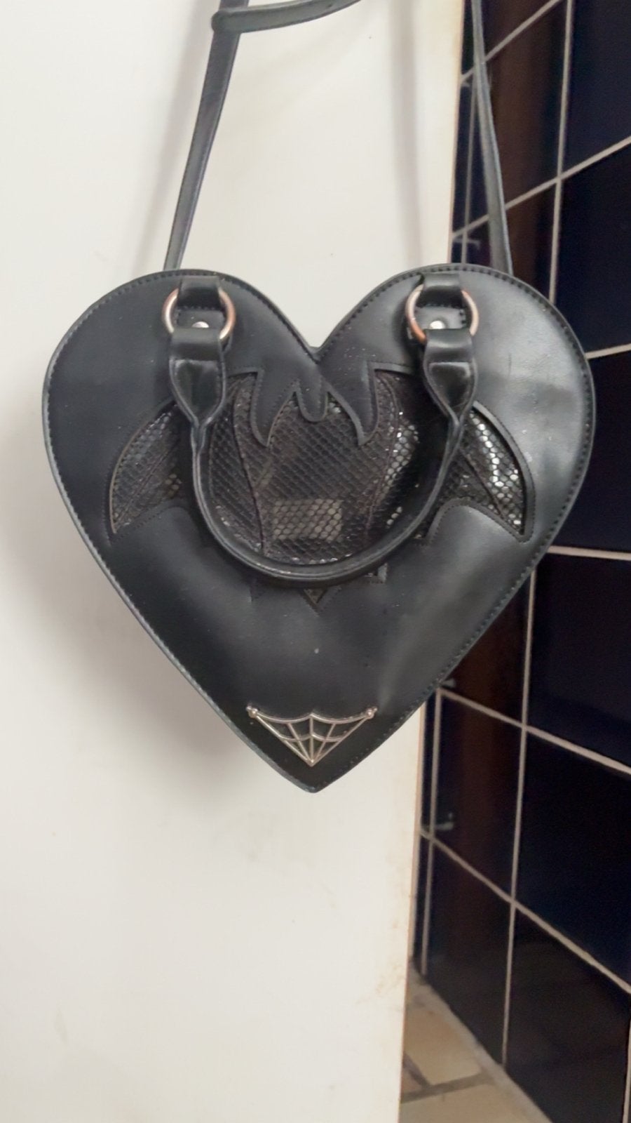 Banned Goth Hartvormige Tas, Sieraden, Tassen en Uiterlijk, Ophalen of Verzenden, Gebruikt, Zwart, Schoudertasje