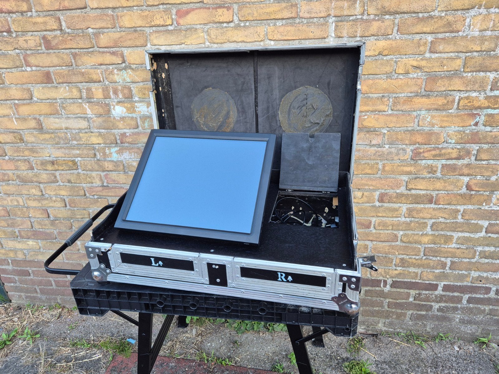 Touchscreen monitor in flightcase, Computers en Software, Monitoren, Gebruikt, DVI, VGA, Touchscreen, Ophalen