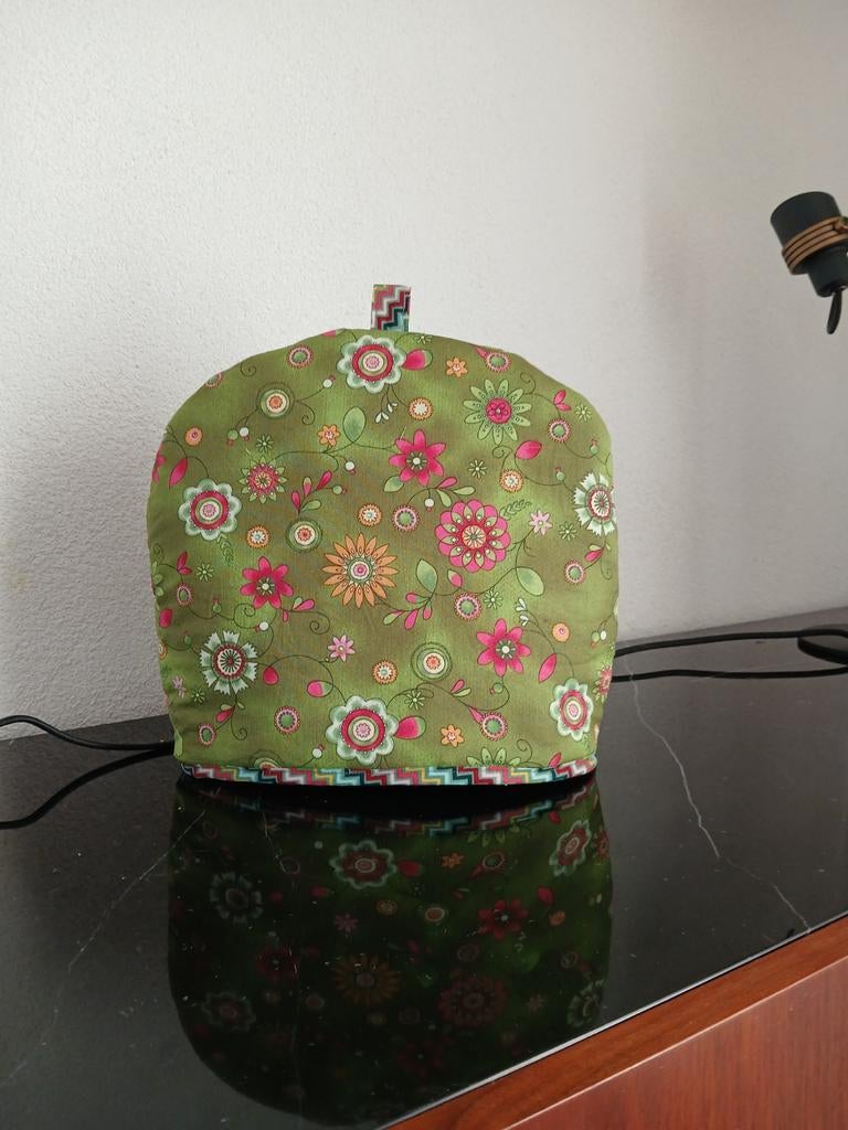 Dubbelzijdige theemuts met bloemen en stippen €14,00 nieuw, Ophalen of Verzenden