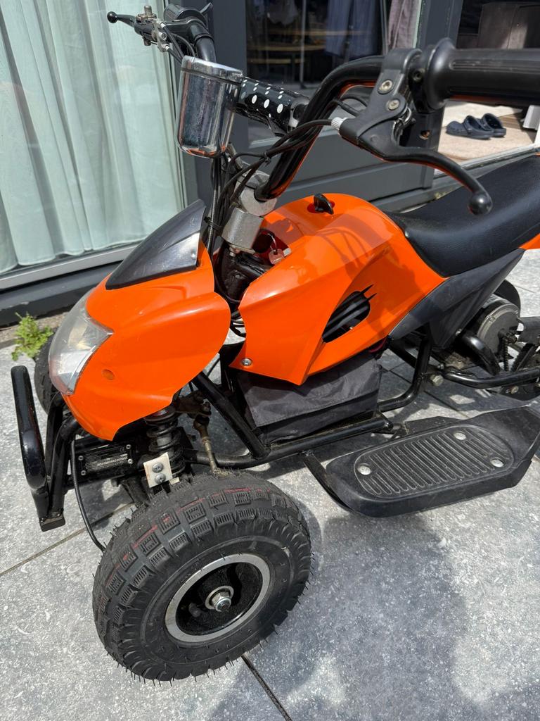 Elektrische kinderquad - Oranje, Ophalen, Zo goed als nieuw