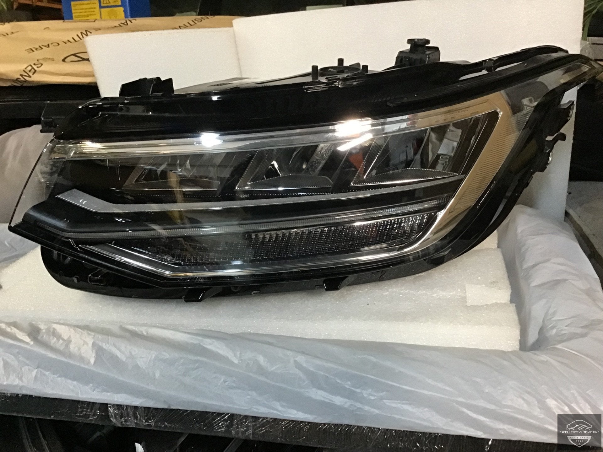 VW Tiguan 5NN ALLSPACE Facelift Vol LED Koplamp L 5NN941035B, Gebruikt, Volkswagen, Volkswagen AG, Berliner Ring 2
38440  Wolfsburg, DE