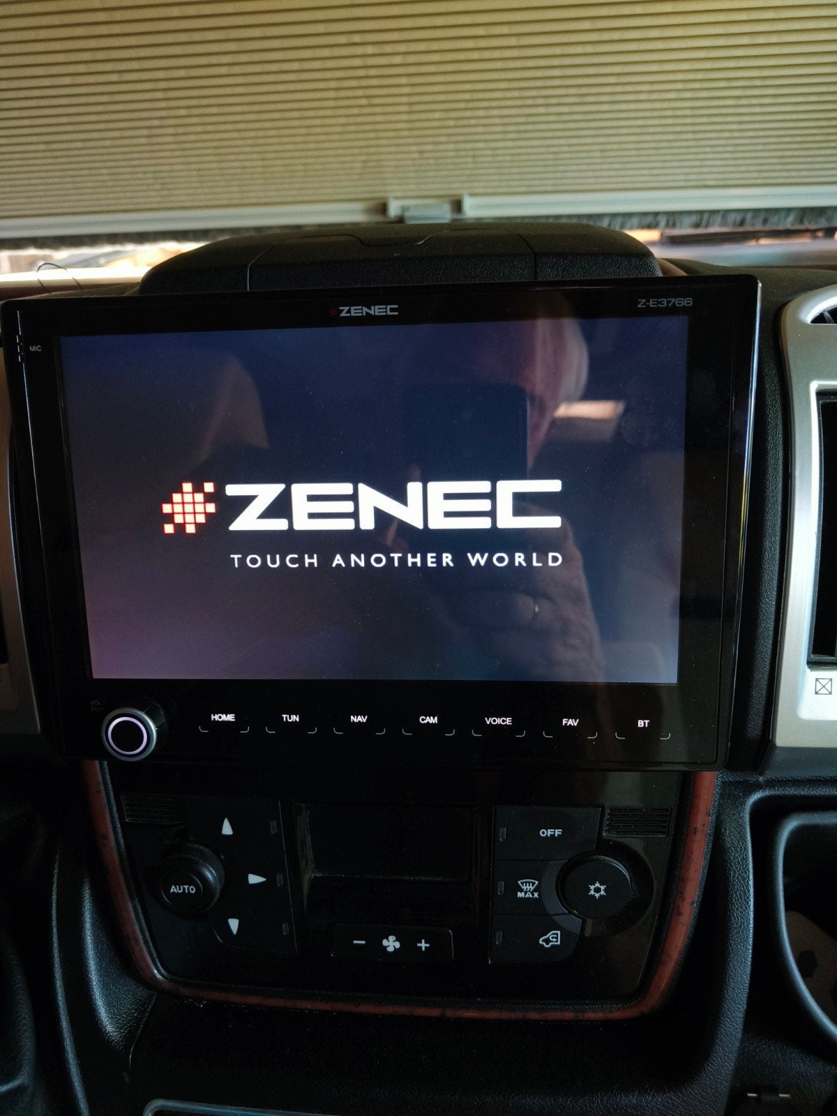 Zenec Z-E3766 Campernavigatie met DAB+, Apple CarPlay, Ophalen of Verzenden, Zo goed als nieuw
