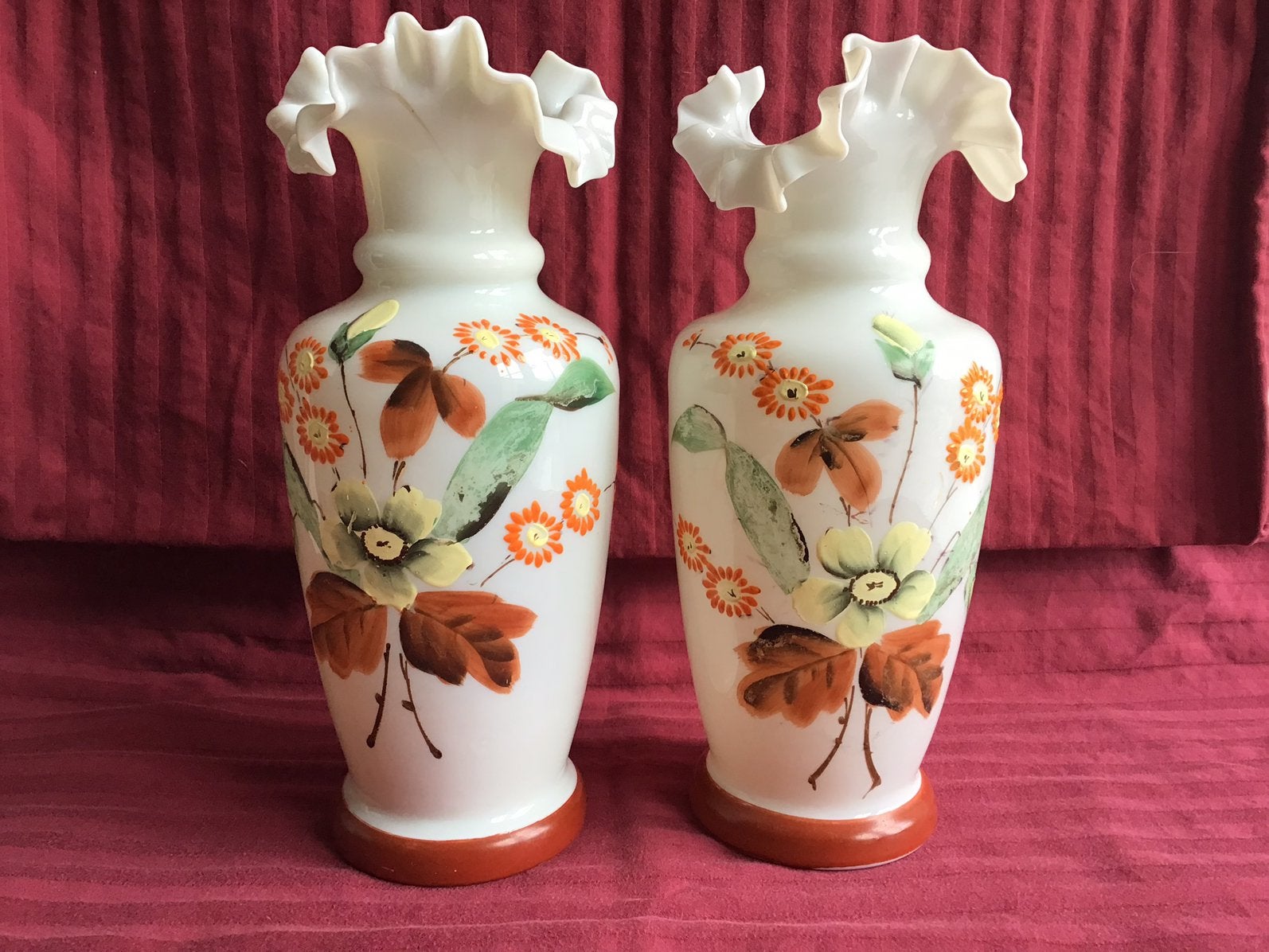 2 antieke Opaline vaasjes met geschulpte rand handgemaakt, Ophalen of Verzenden