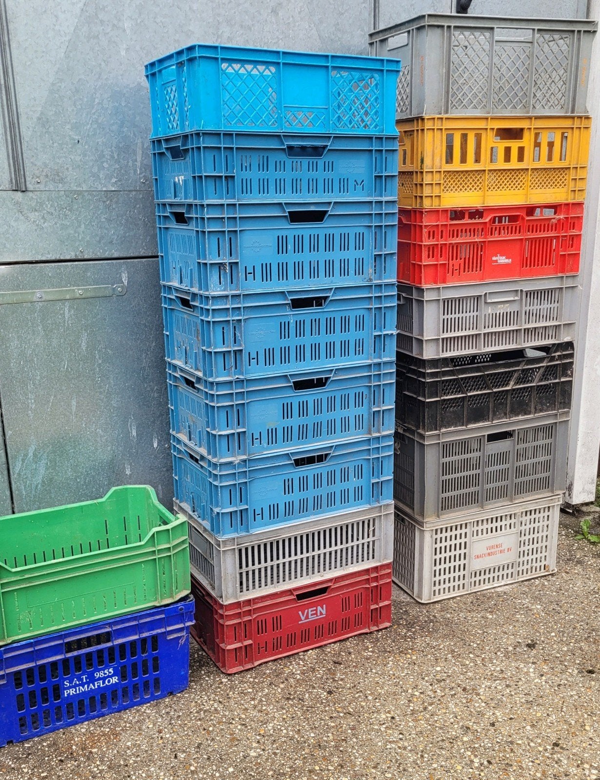 17 kunststof kratten, Ophalen, 40 tot 60 cm, 50 tot 75 cm, Minder dan 35 cm