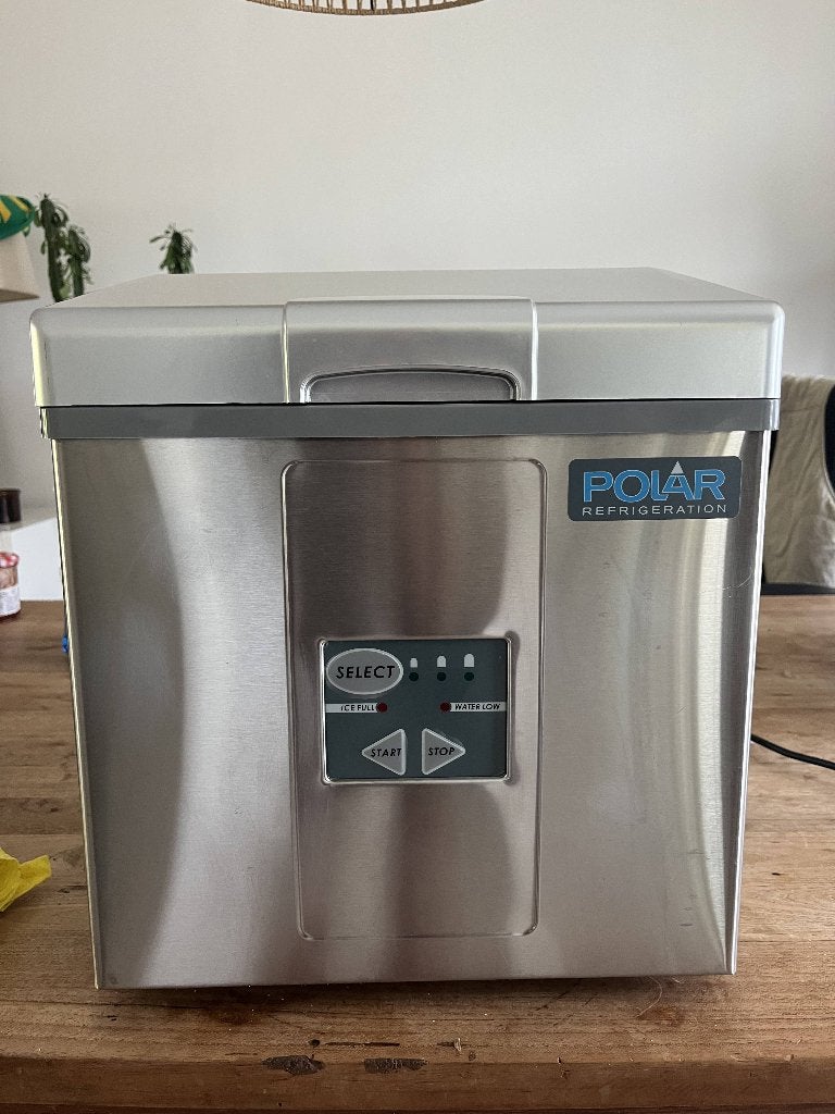 Werkende professionele ijsblokjesmachine Polar Refrigeration, Ophalen, Gebruikt, Zelfvriezend